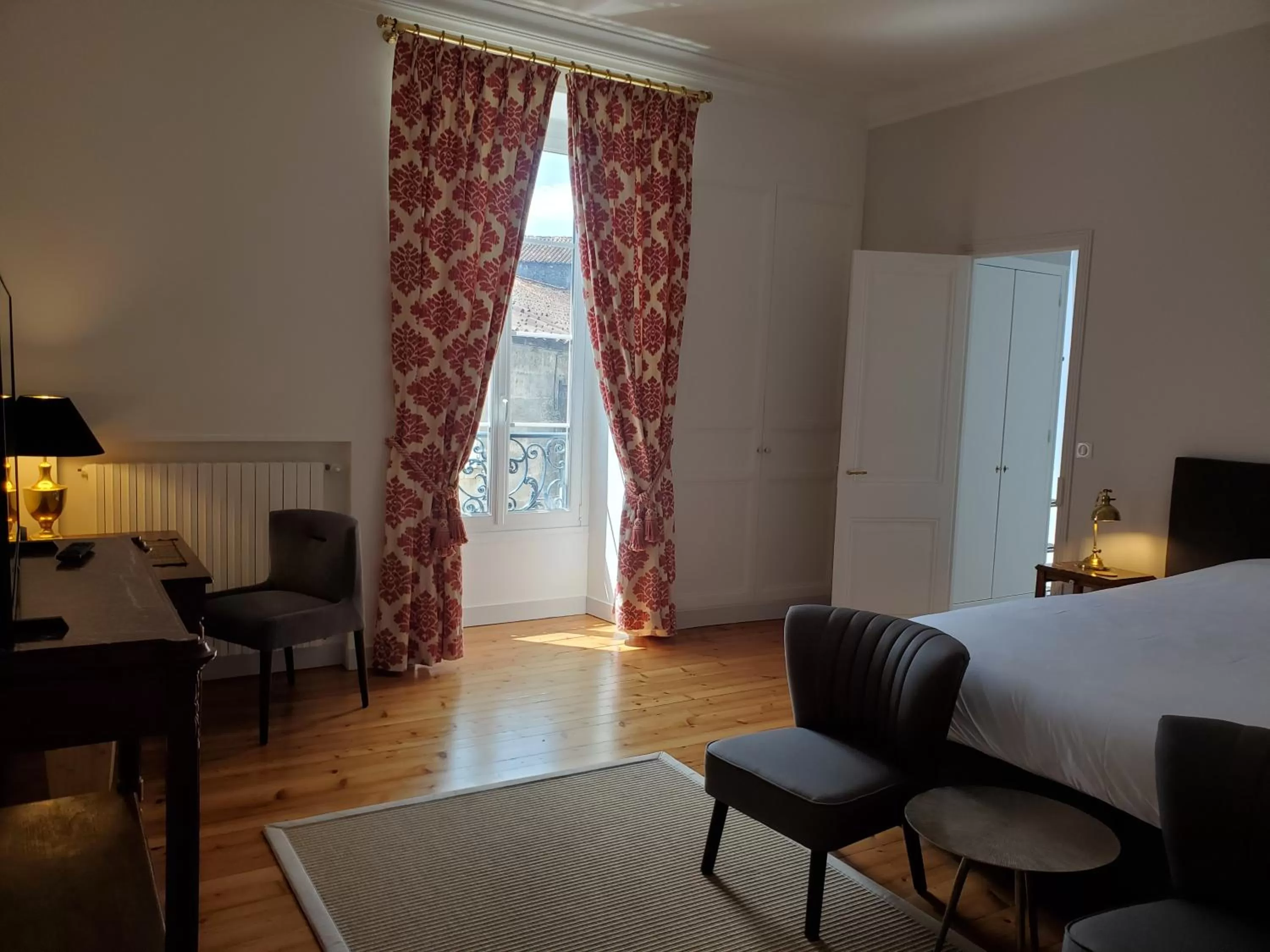 Photo of the whole room, Bed in Logis des Tourelles