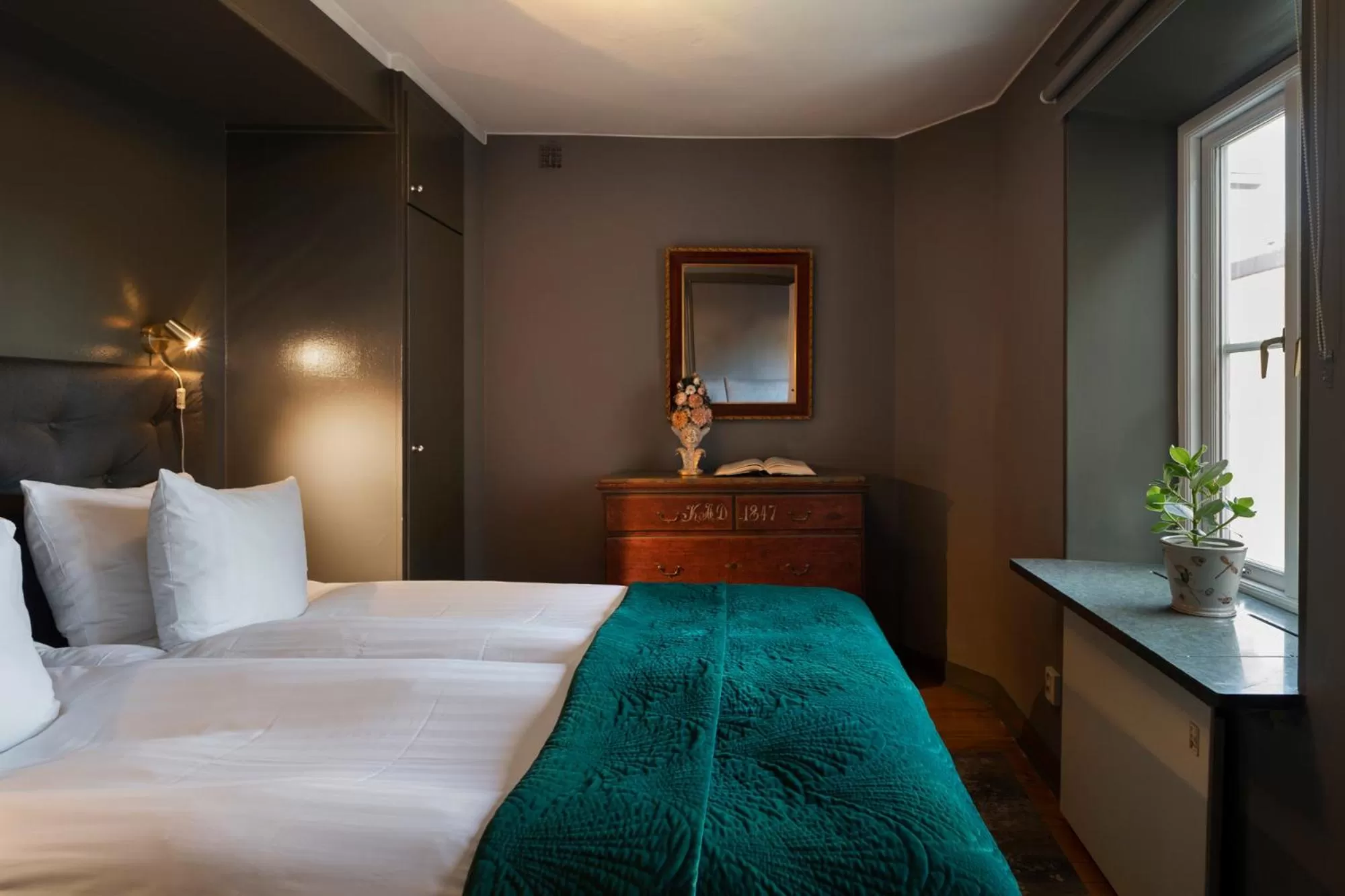 Bedroom, Bed in Victory Apartments