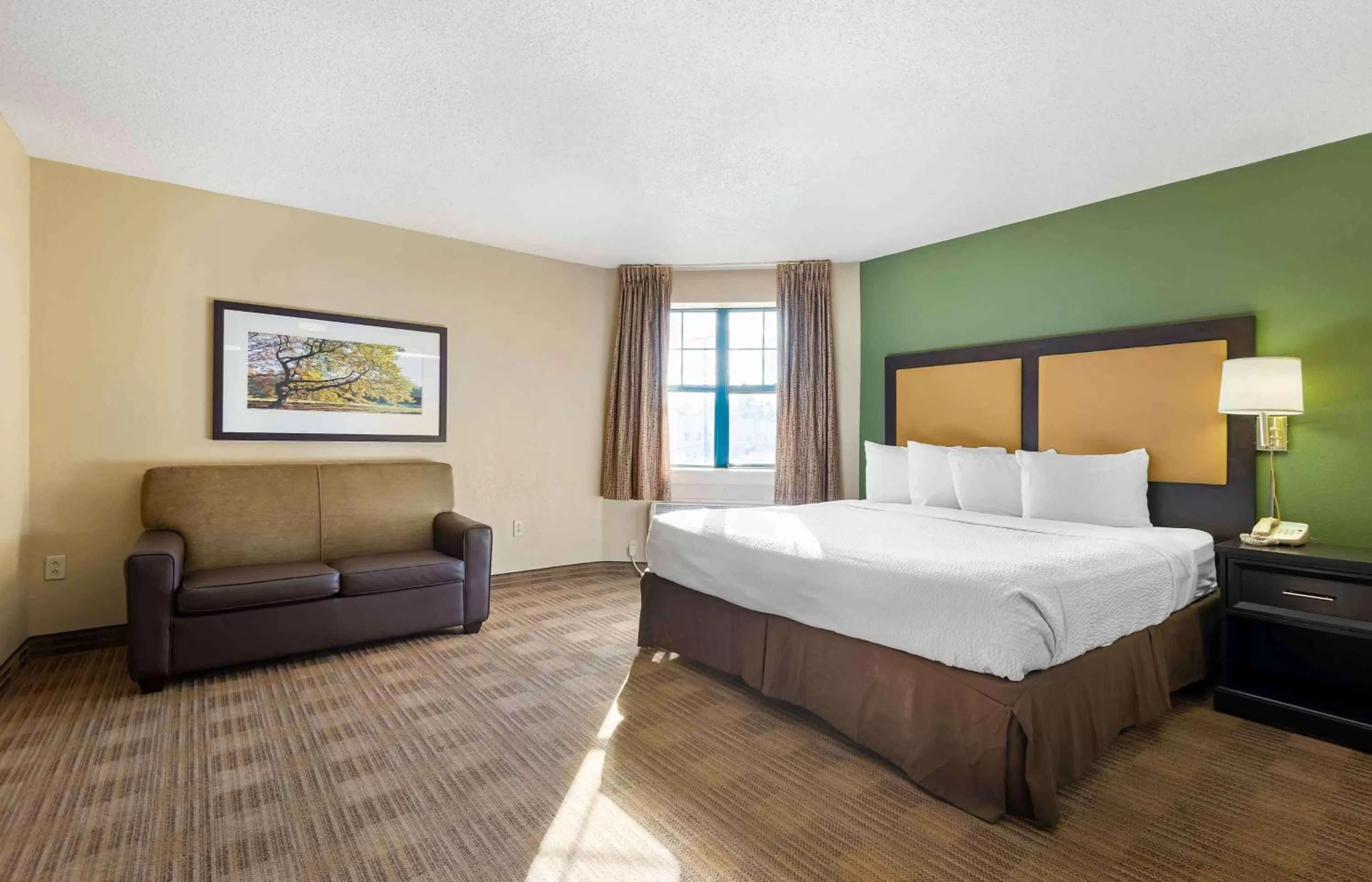 Bedroom, Bed in Extended Stay America Suites - Rochester - Henrietta