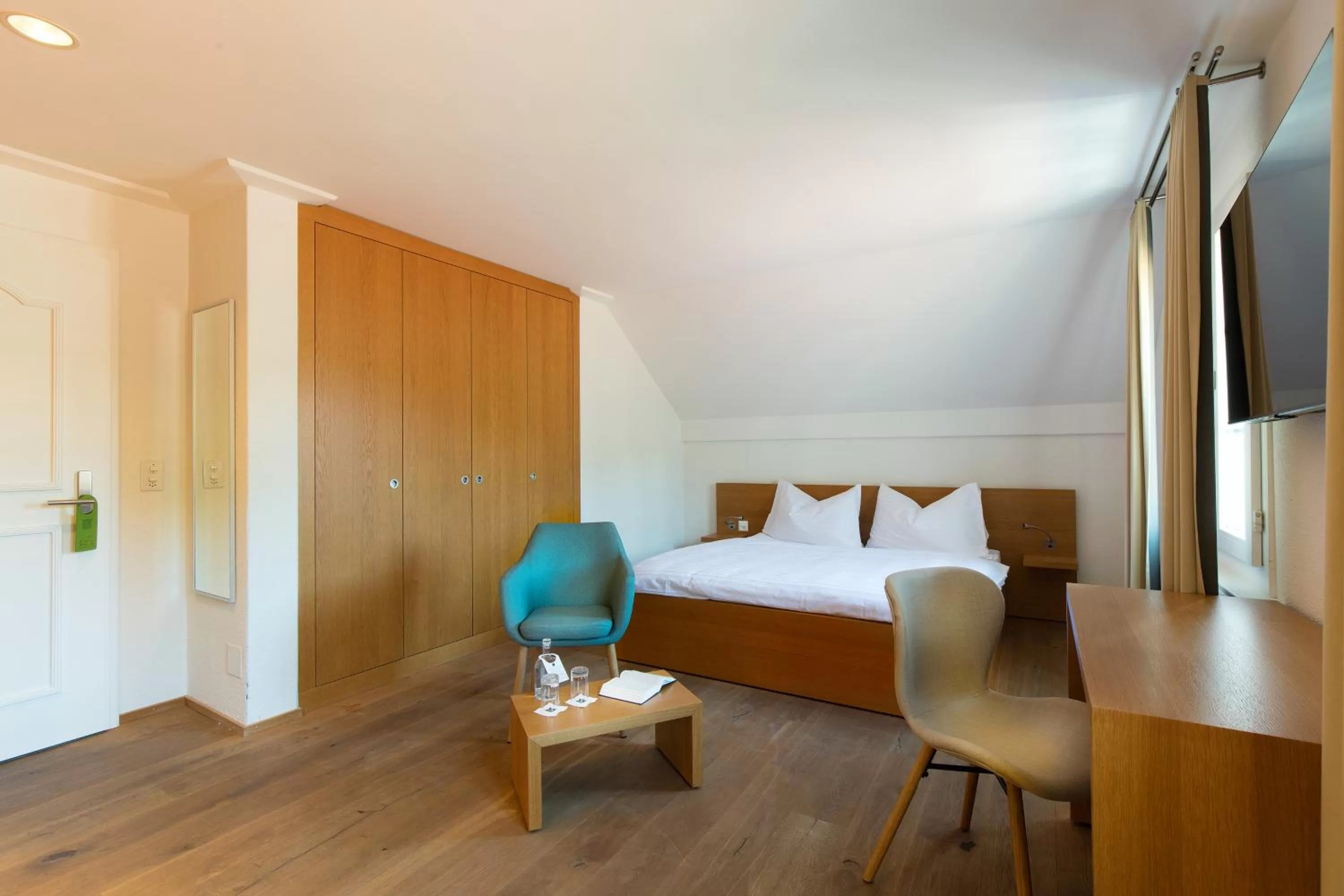 Bed in Hotel Kreuz by b-smart