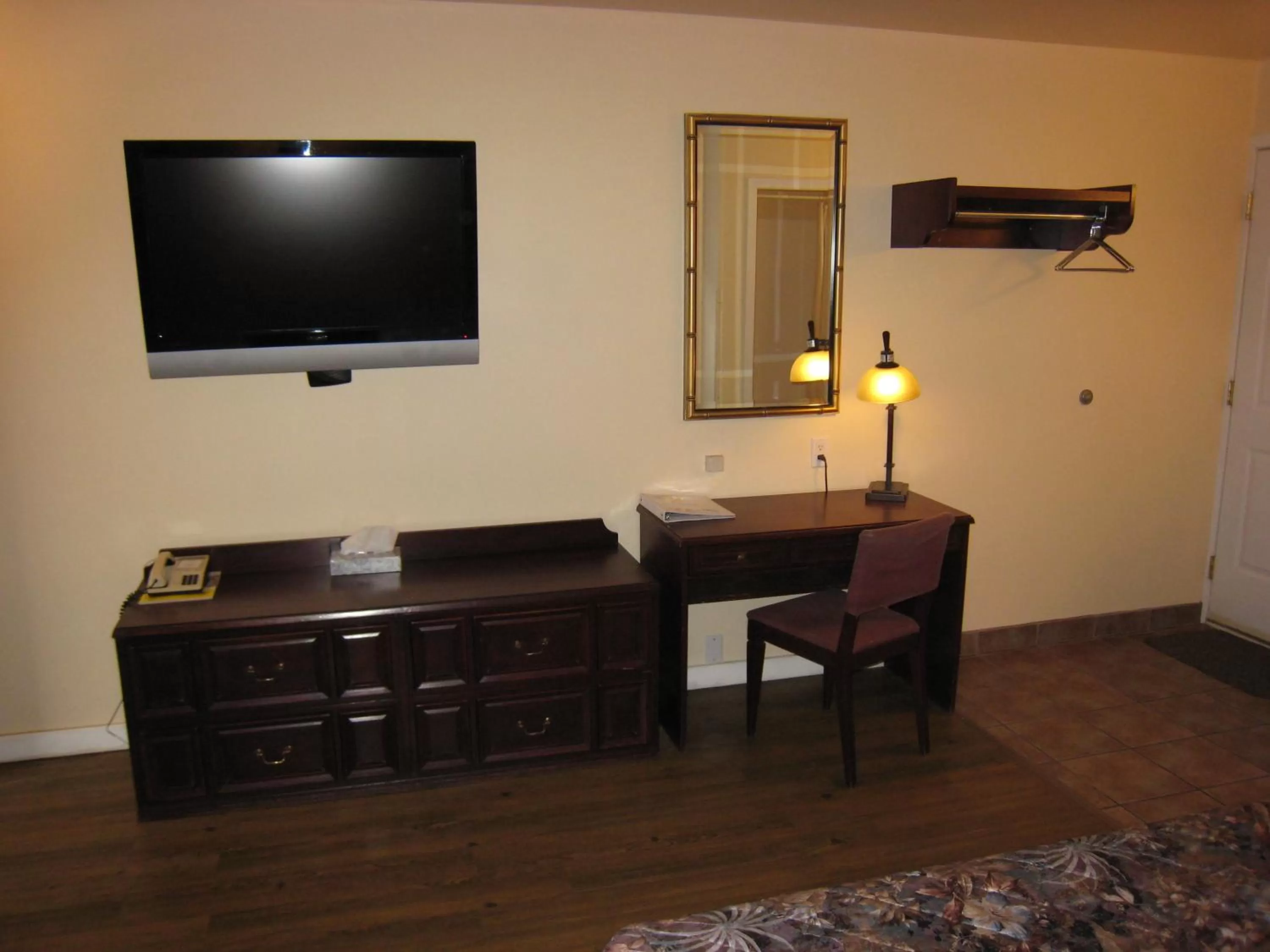 Decorative detail, TV/Entertainment Center in Johnny's Motel