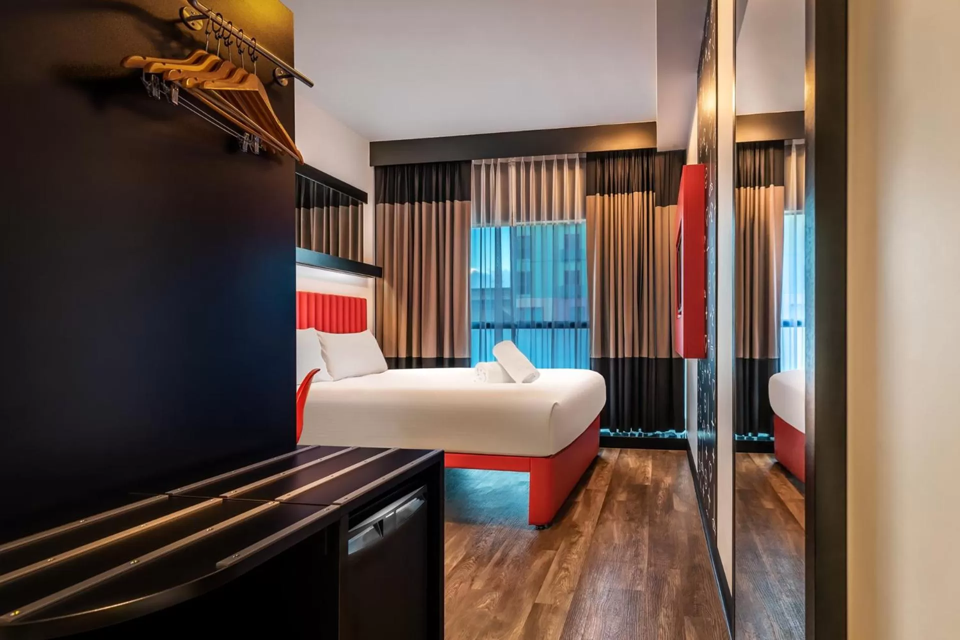 Bed in Essence Hotel Carlton