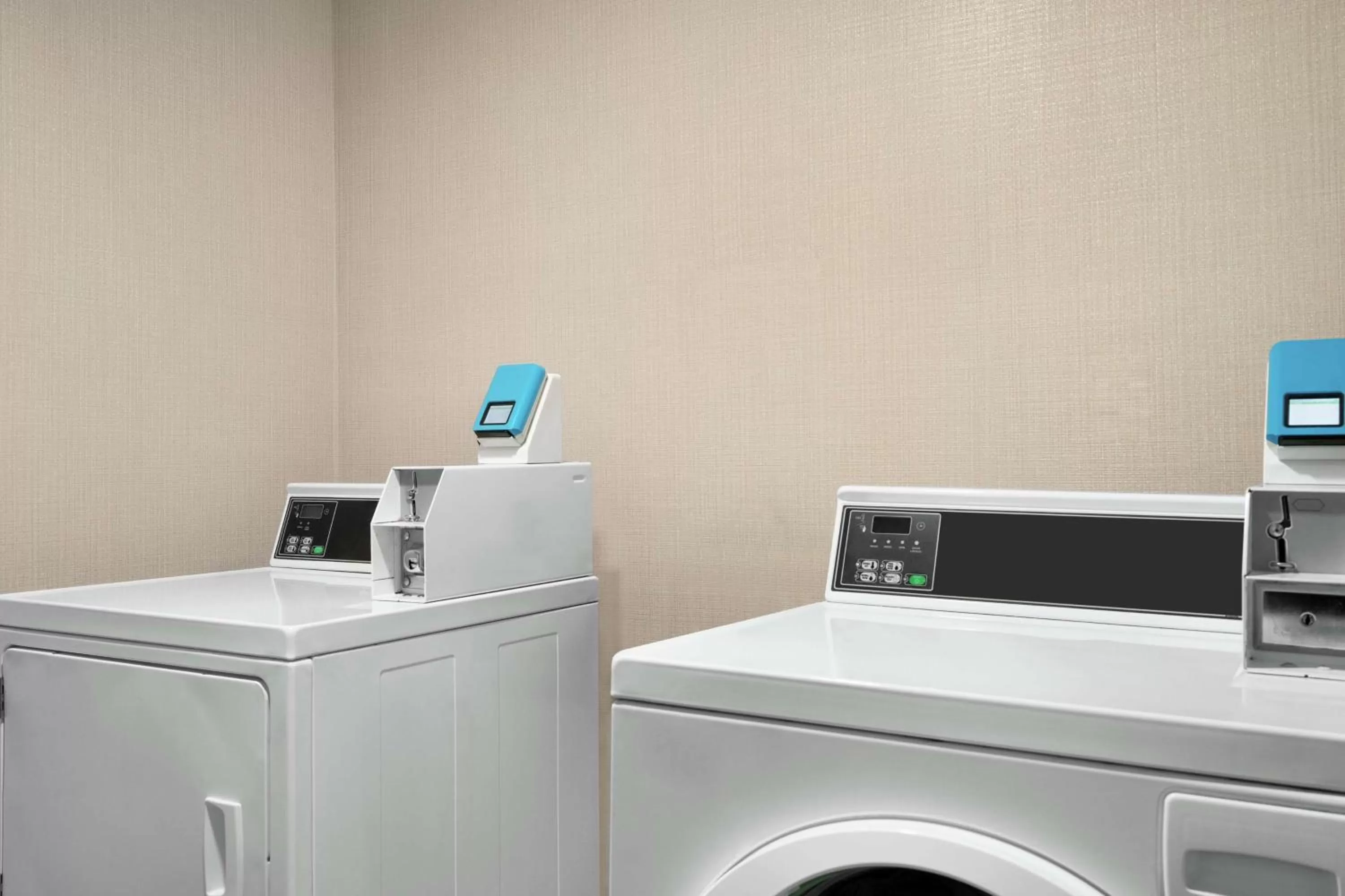 Property building in Hampton Inn & Suites Exeter