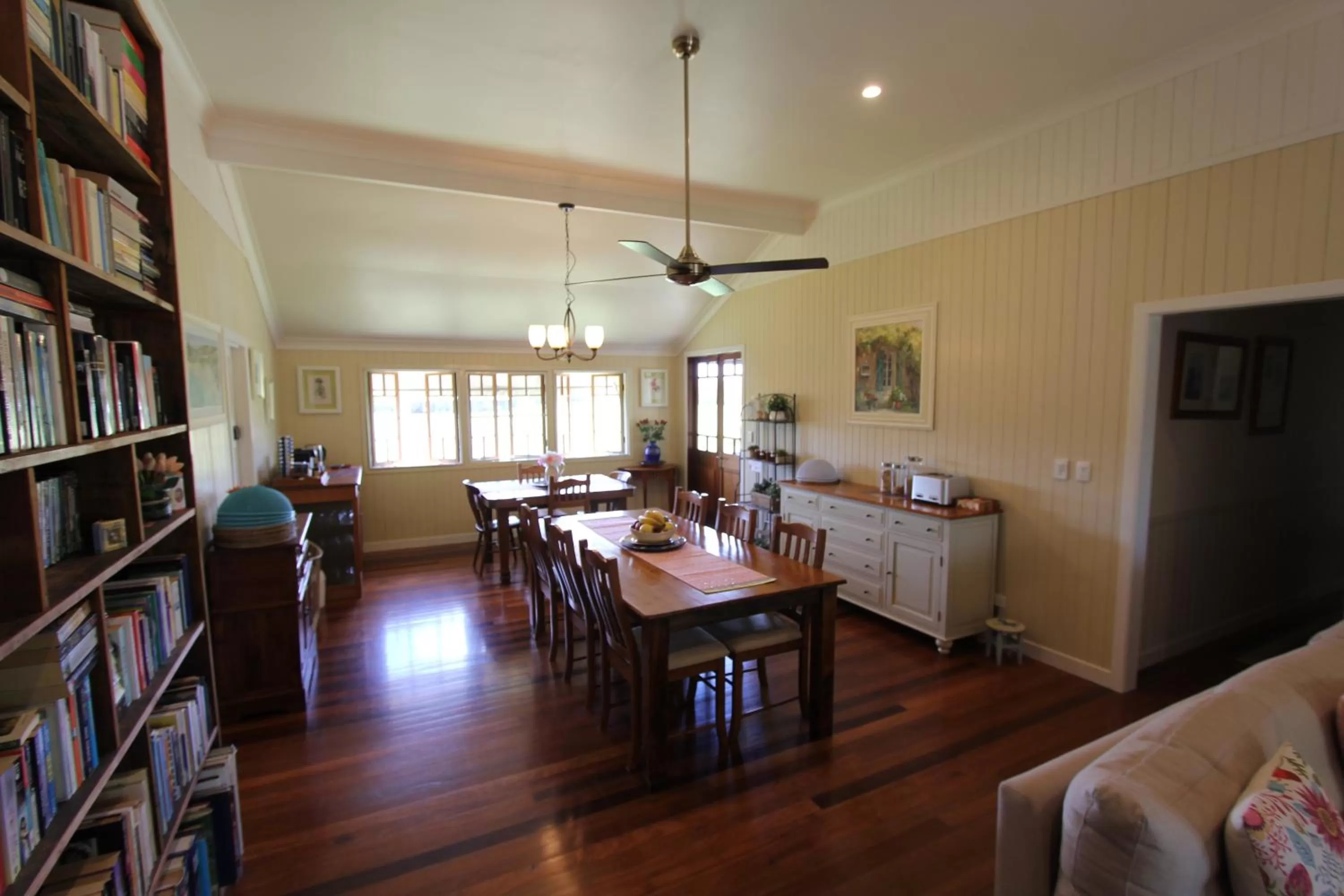 Library in Gridley Homestead B&B