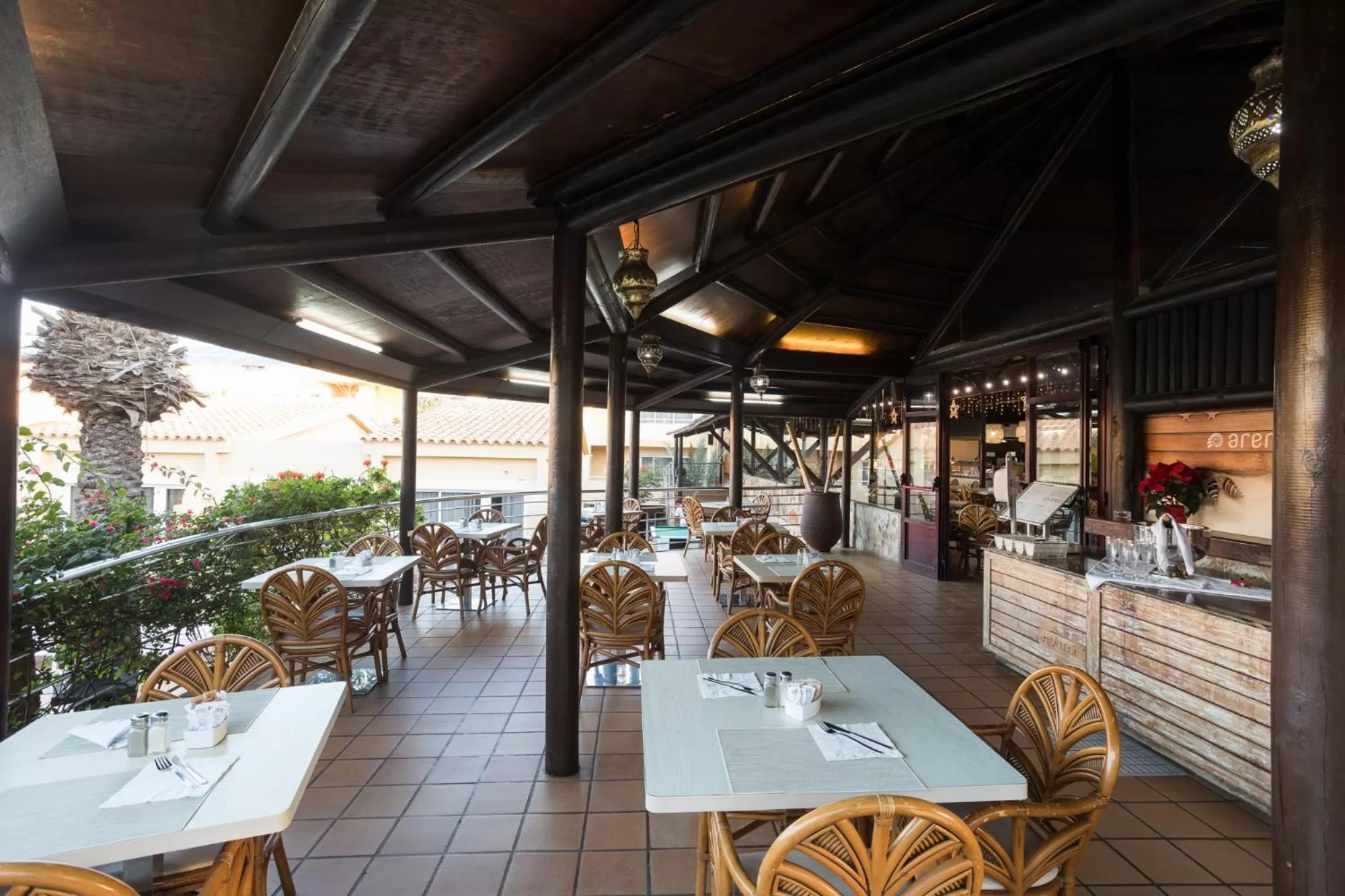 Restaurant/places to eat in Hotel Arena Suite - Adults Only