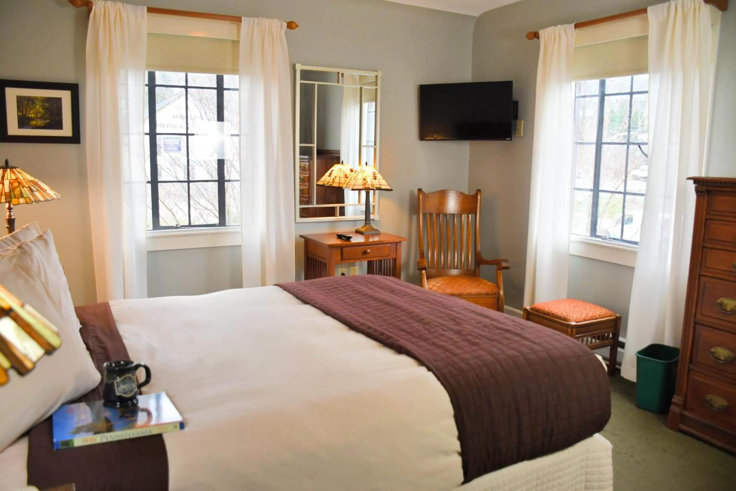 Photo of the whole room, Bed in Settlers Inn