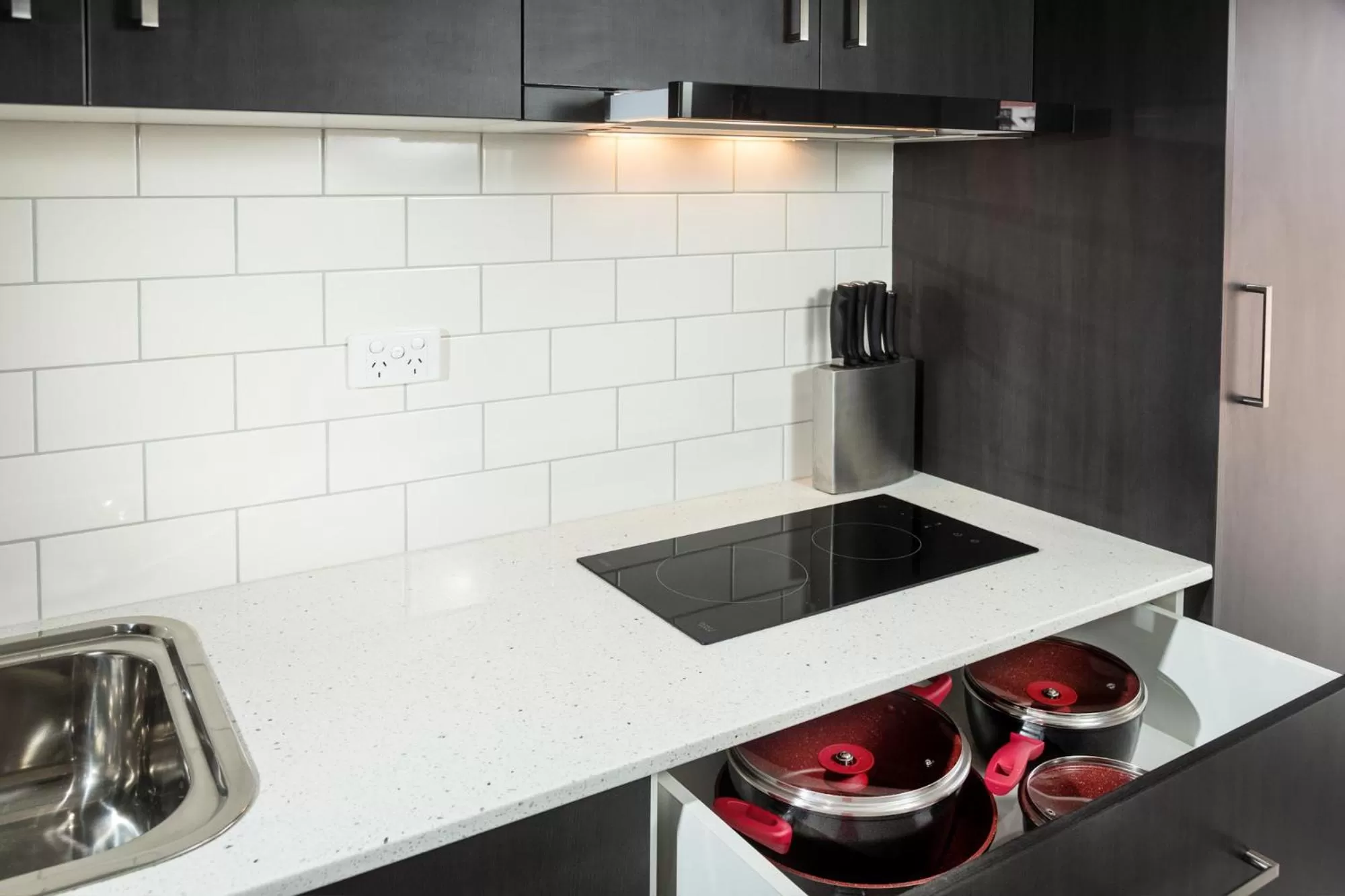 Kitchen or kitchenette in Addison Motor Inn