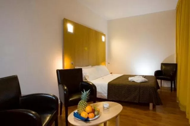 Photo of the whole room, Bed in Executive Hotel