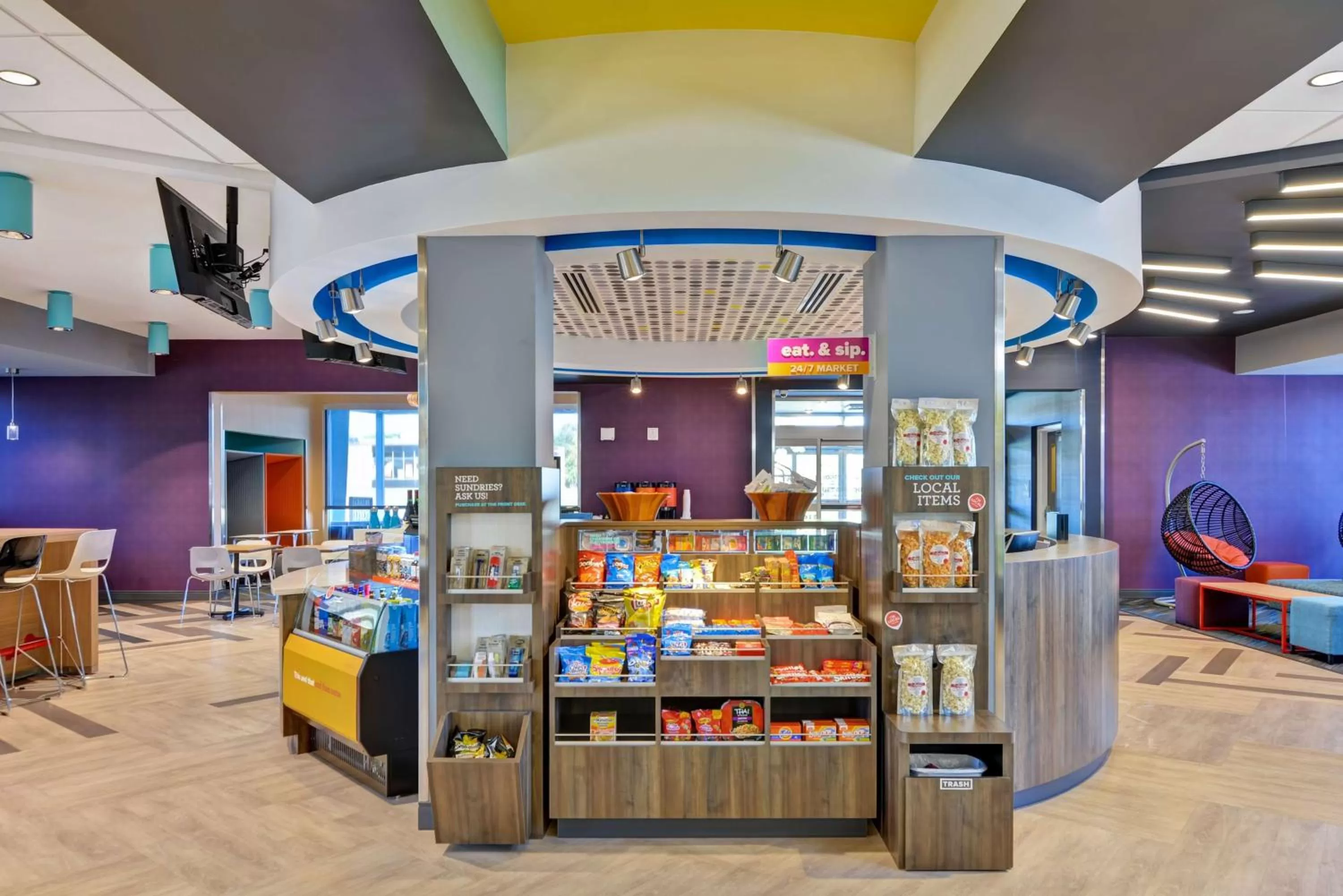 Restaurant/places to eat in Tru by Hilton Syracuse North Airport Area