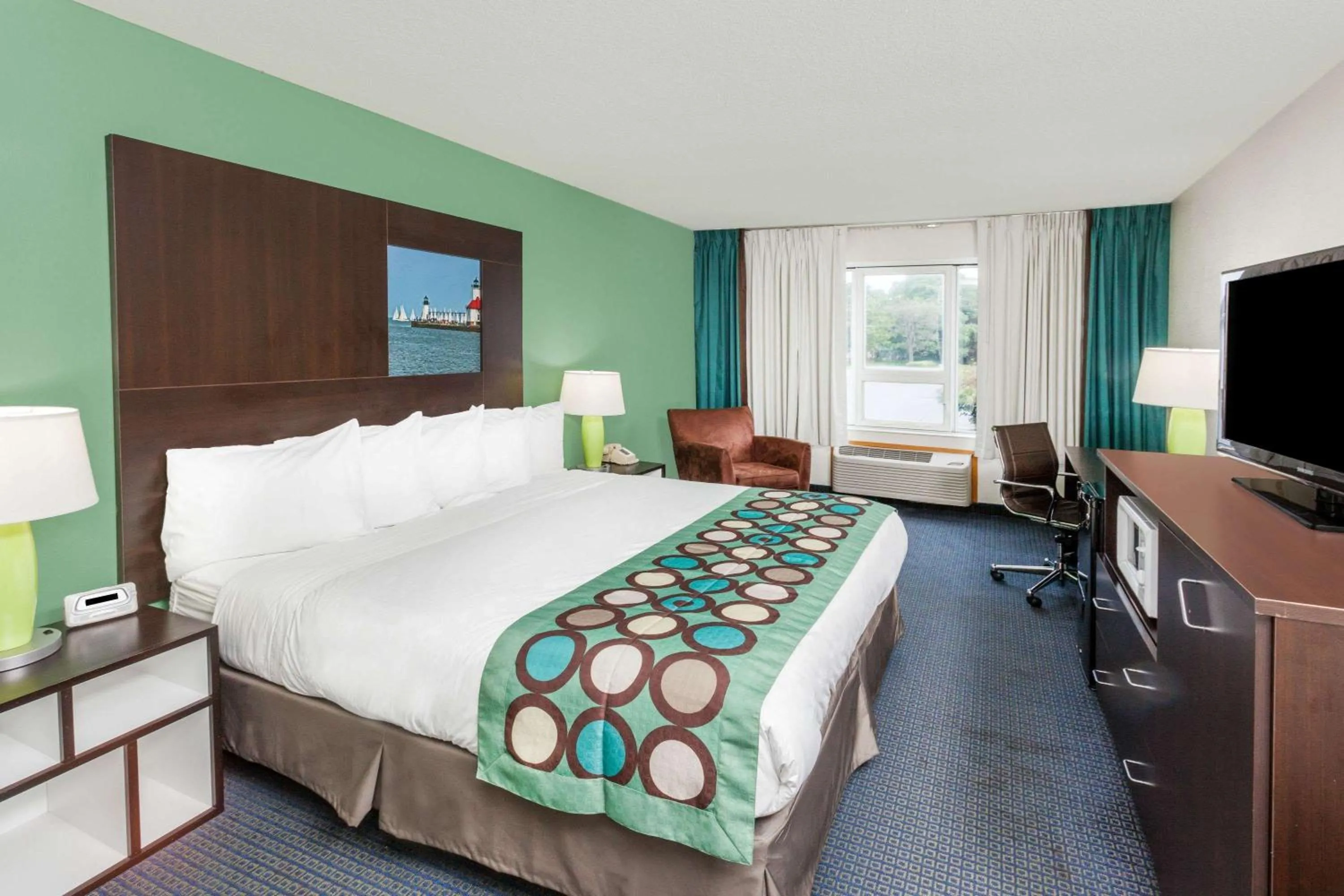 Photo of the whole room, Bed in Super 8 by Wyndham Stevensville St Joseph