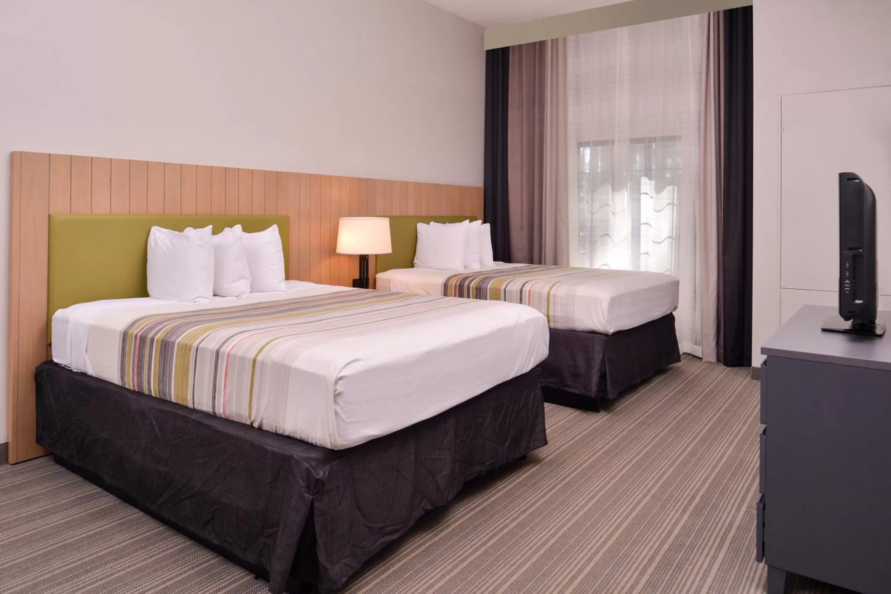 Bed in Country Inn & Suites by Radisson Raleigh-Durham Airport NC
