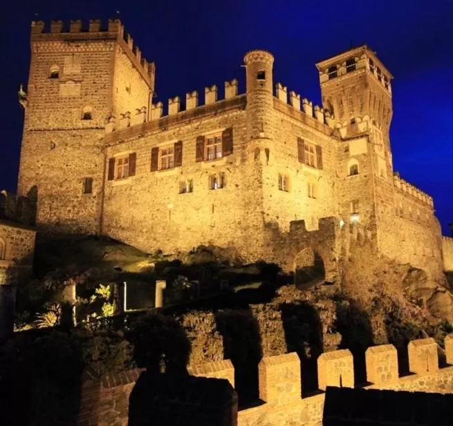 Facade/entrance in Castello Di Pavone