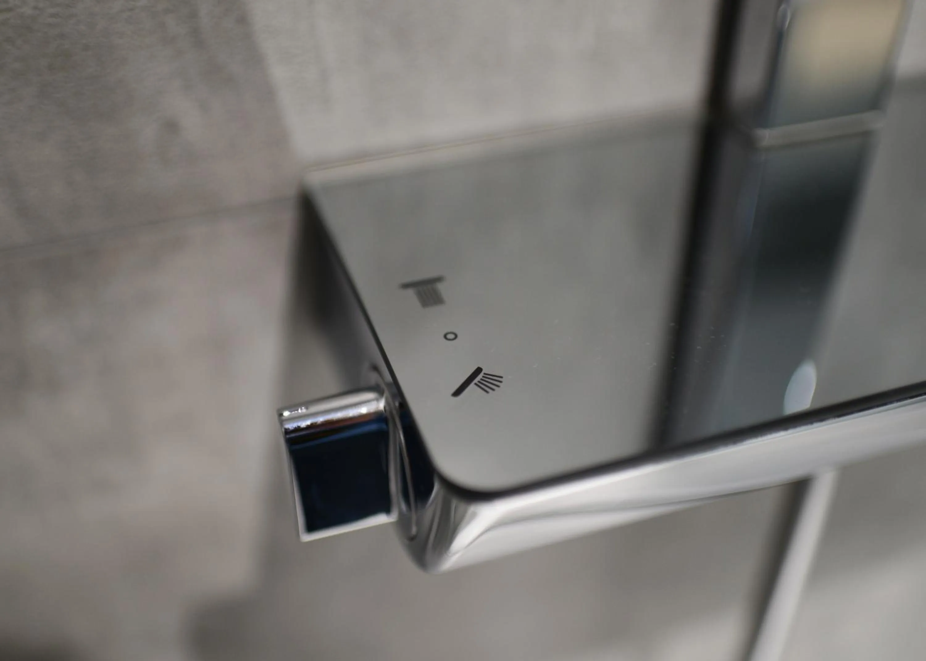 Shower in The Tudor Inn Hotel