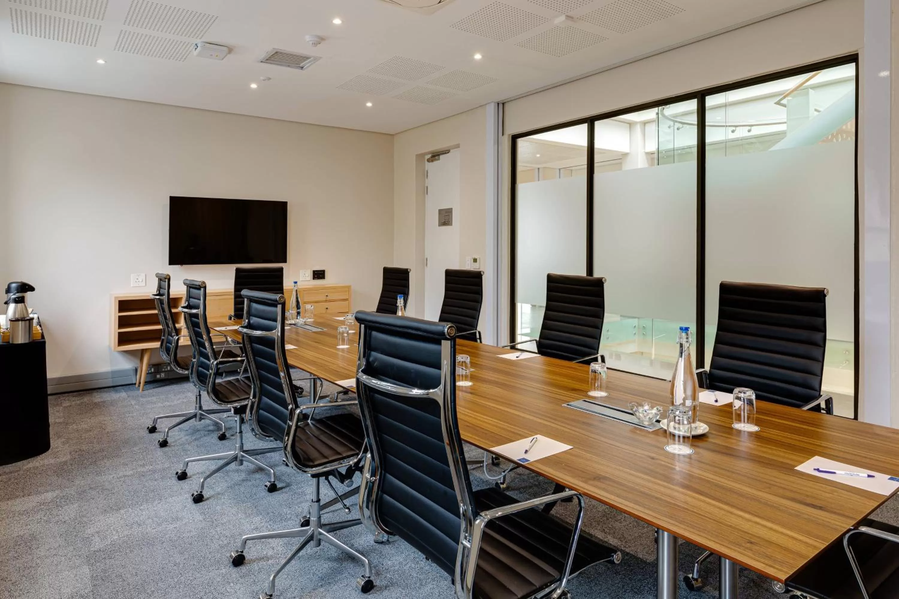 Meeting/conference room in Protea Hotel by Marriott Cape Town Waterfront Breakwater Lodge