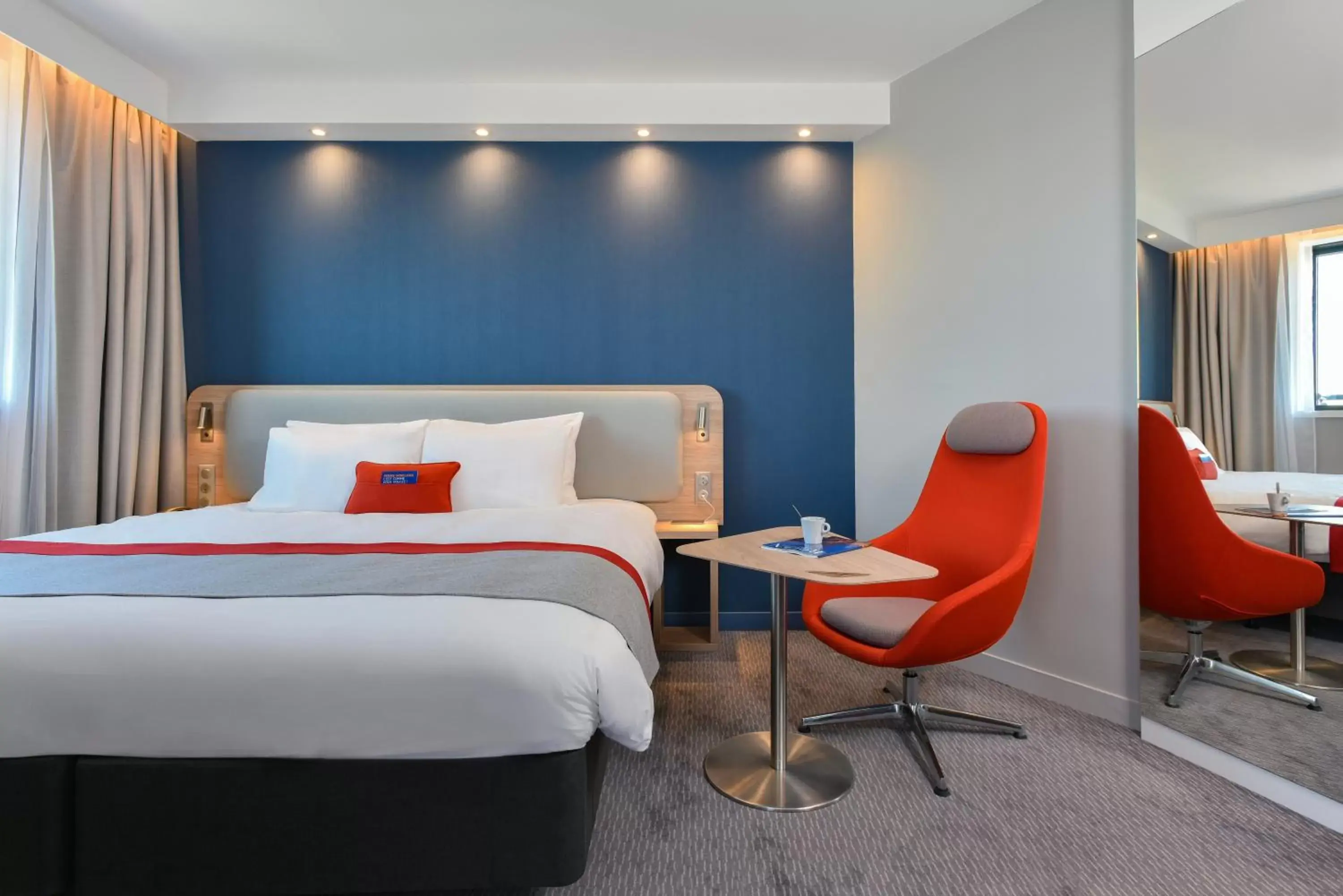 Standard Queen Room - Accessible with Free Breakfast in Holiday Inn Express - Rouen Centre - Rive Gauche by IHG Standard Queen Room - Accessible with Free Breakfast in Holiday Inn Express - Rouen Centre - Rive Gauche by IHG