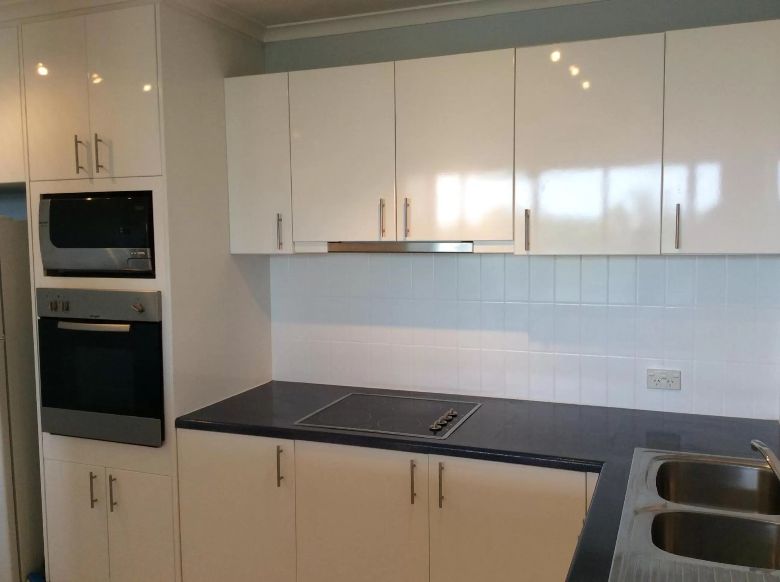 Kitchen or kitchenette in Kirribilli Apartments