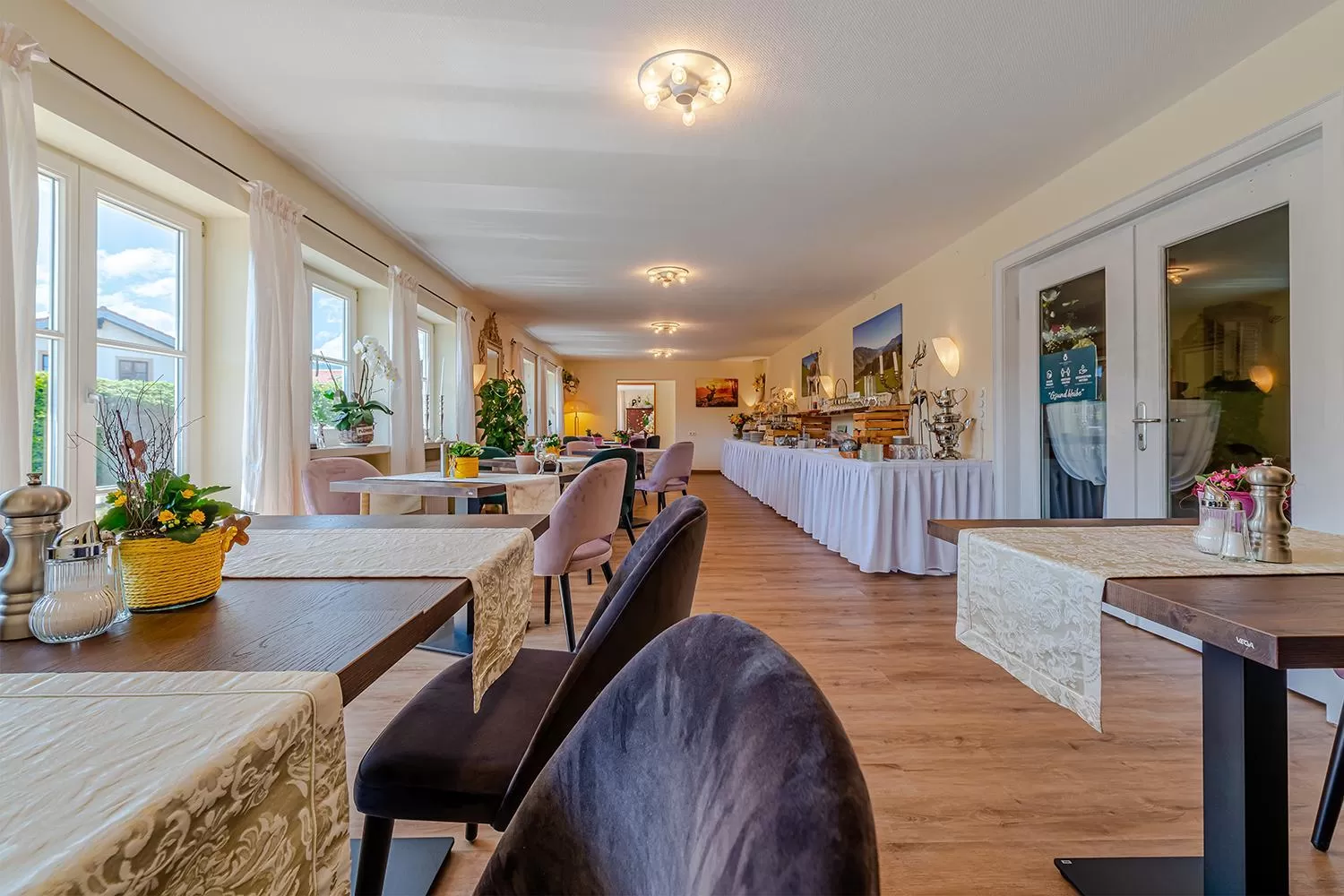 Restaurant/places to eat in Hotel Neudeck