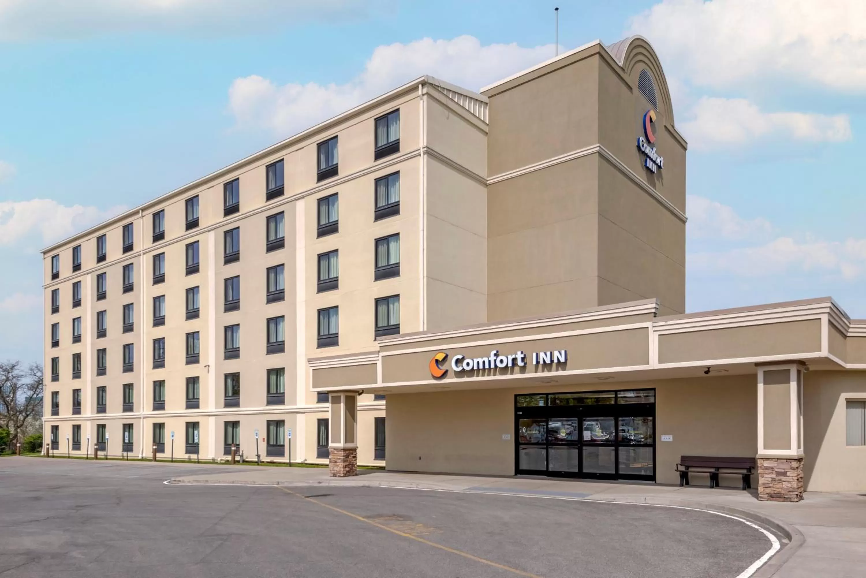Property building in Comfort Inn The Pointe