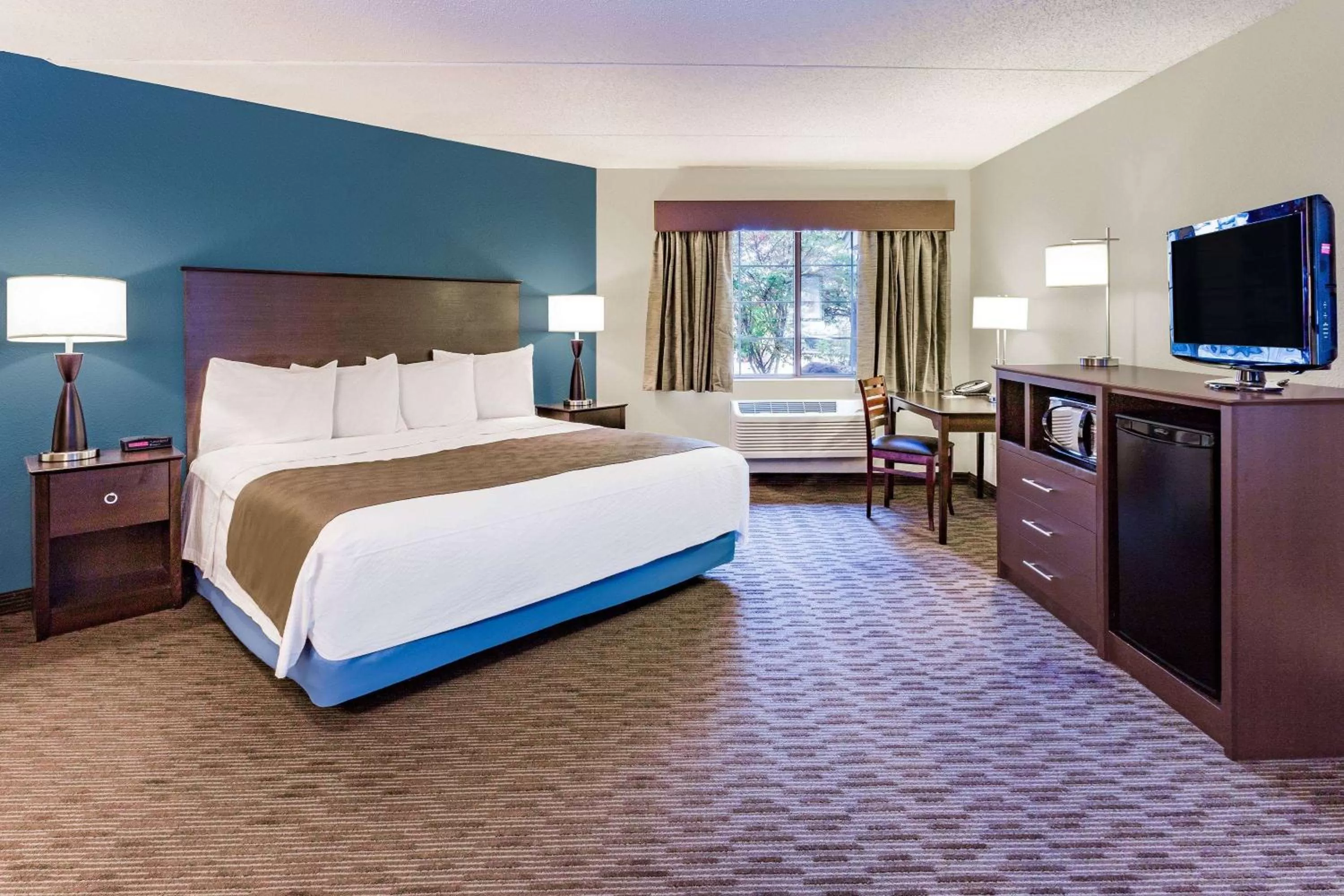 Photo of the whole room, Bed in AmericInn by Wyndham Hotel and Suites Long Lake