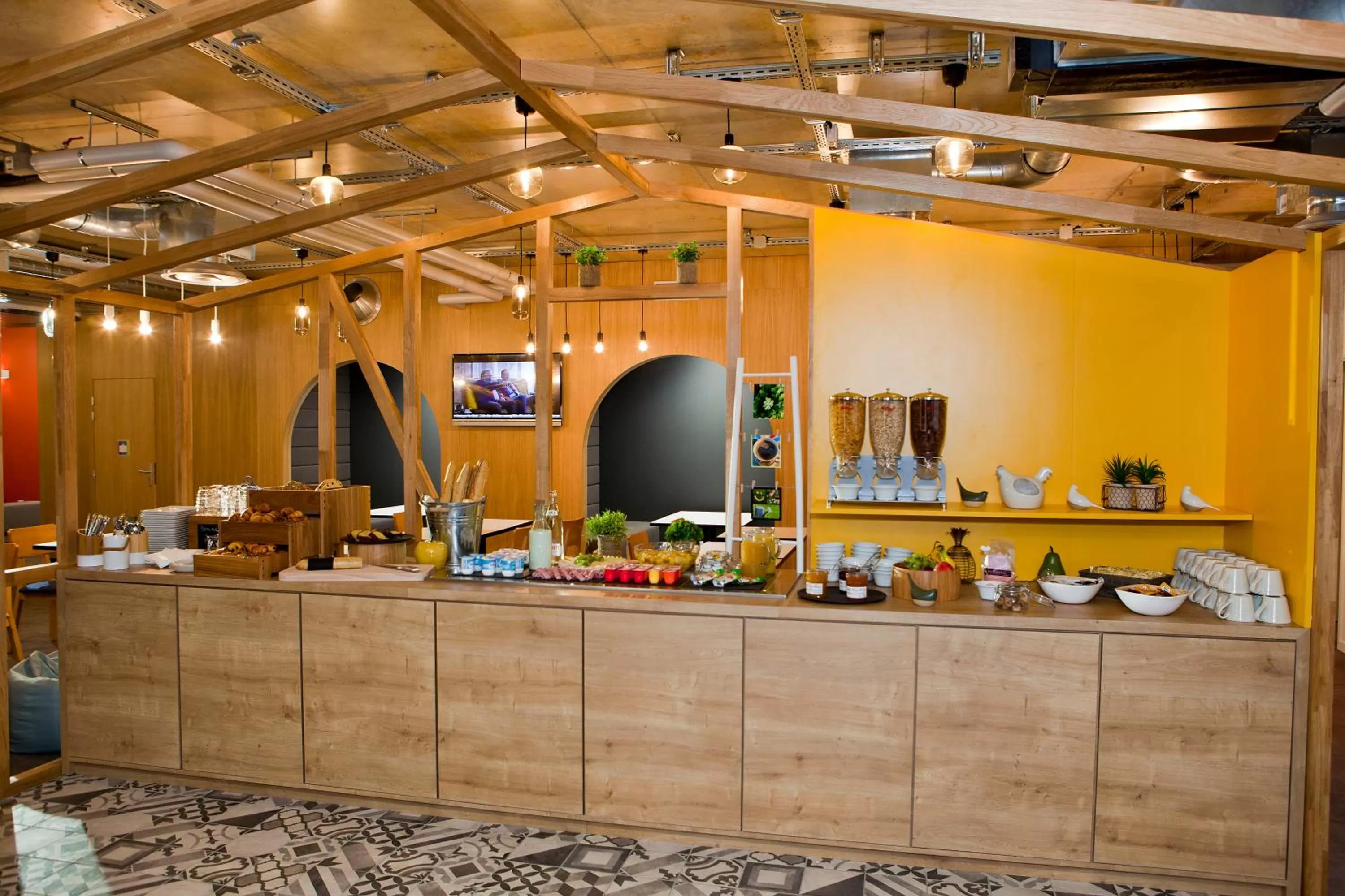 Food and drinks in ibis Styles Chalons en Champagne Centre