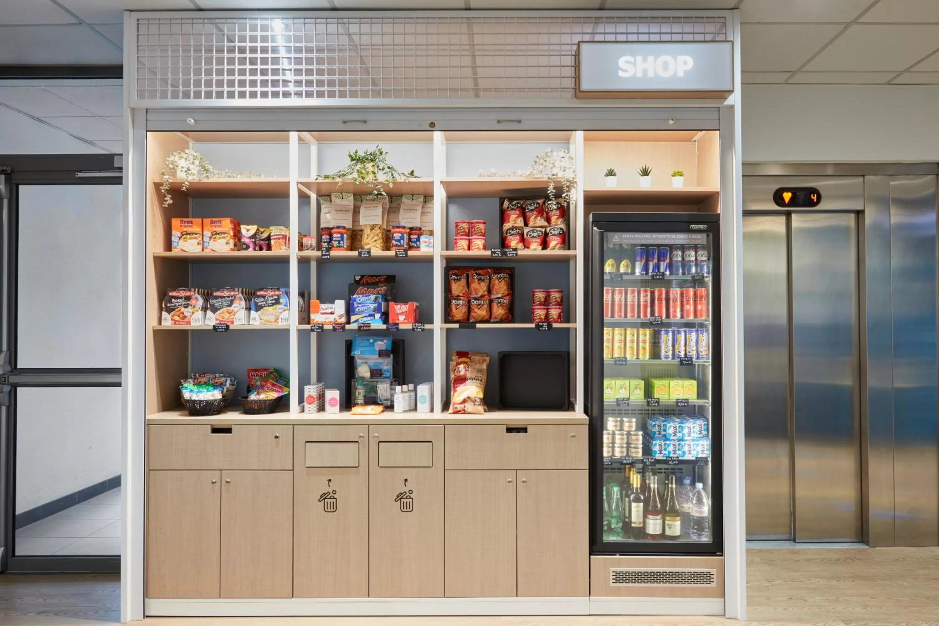 On-site shops in Aparthotel Adagio Access Paris Quai d'Ivry