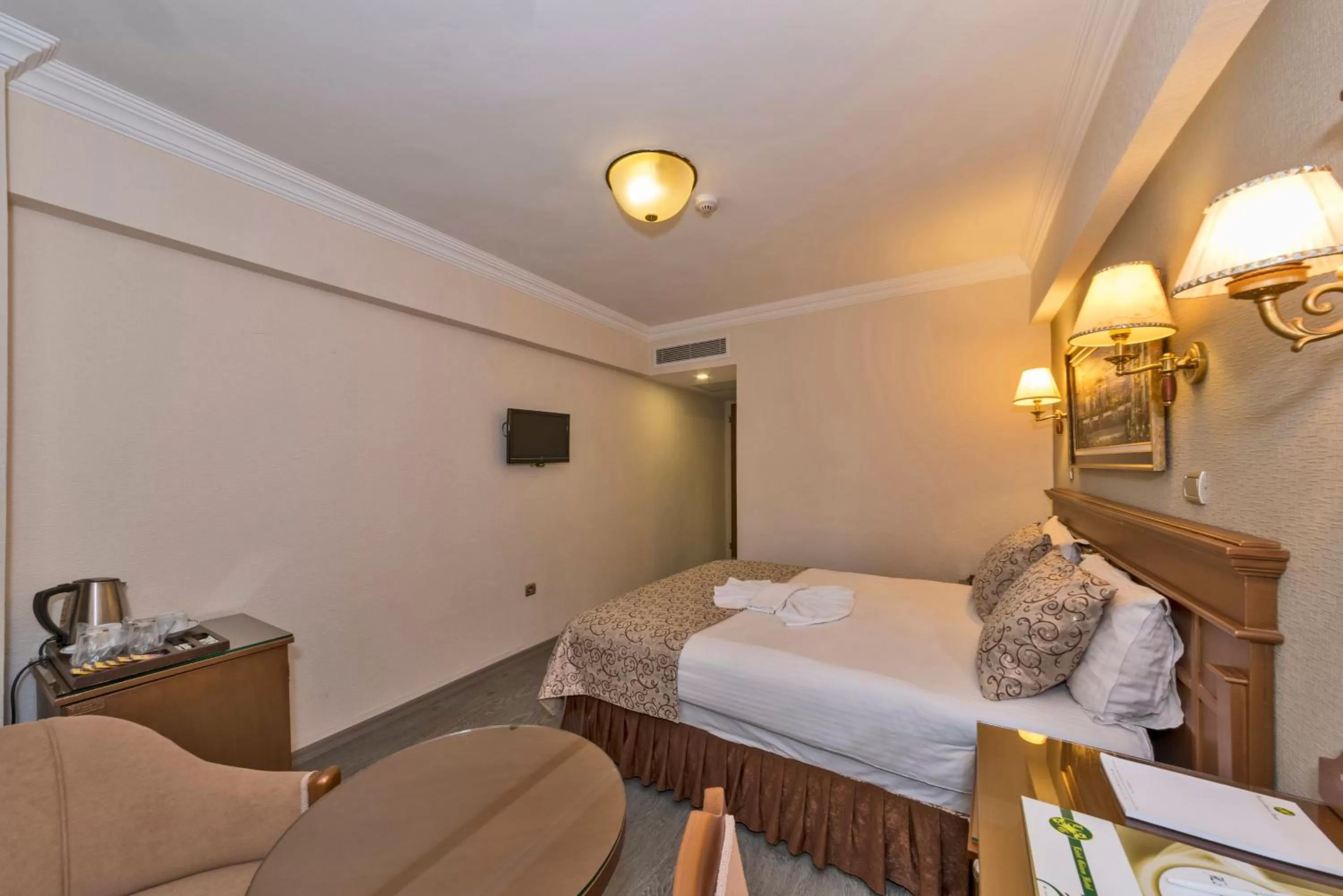 Bed in Laleli Gonen Hotel