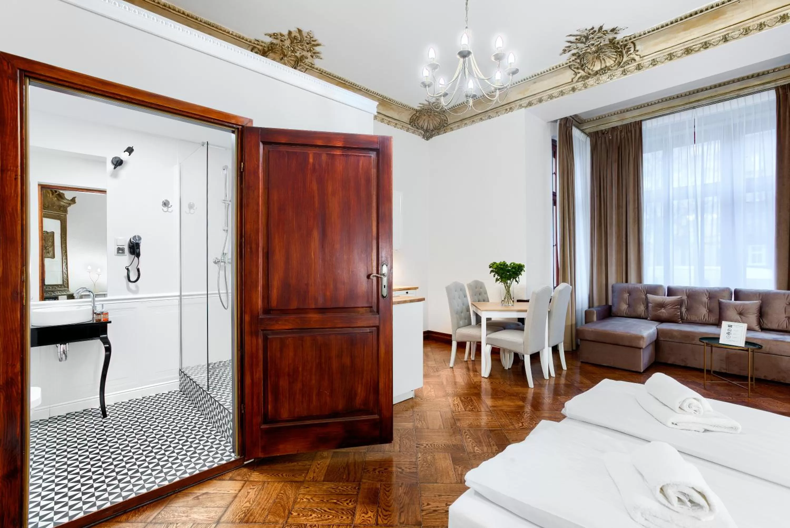 Bathroom, Bed in Aparthotel 1899