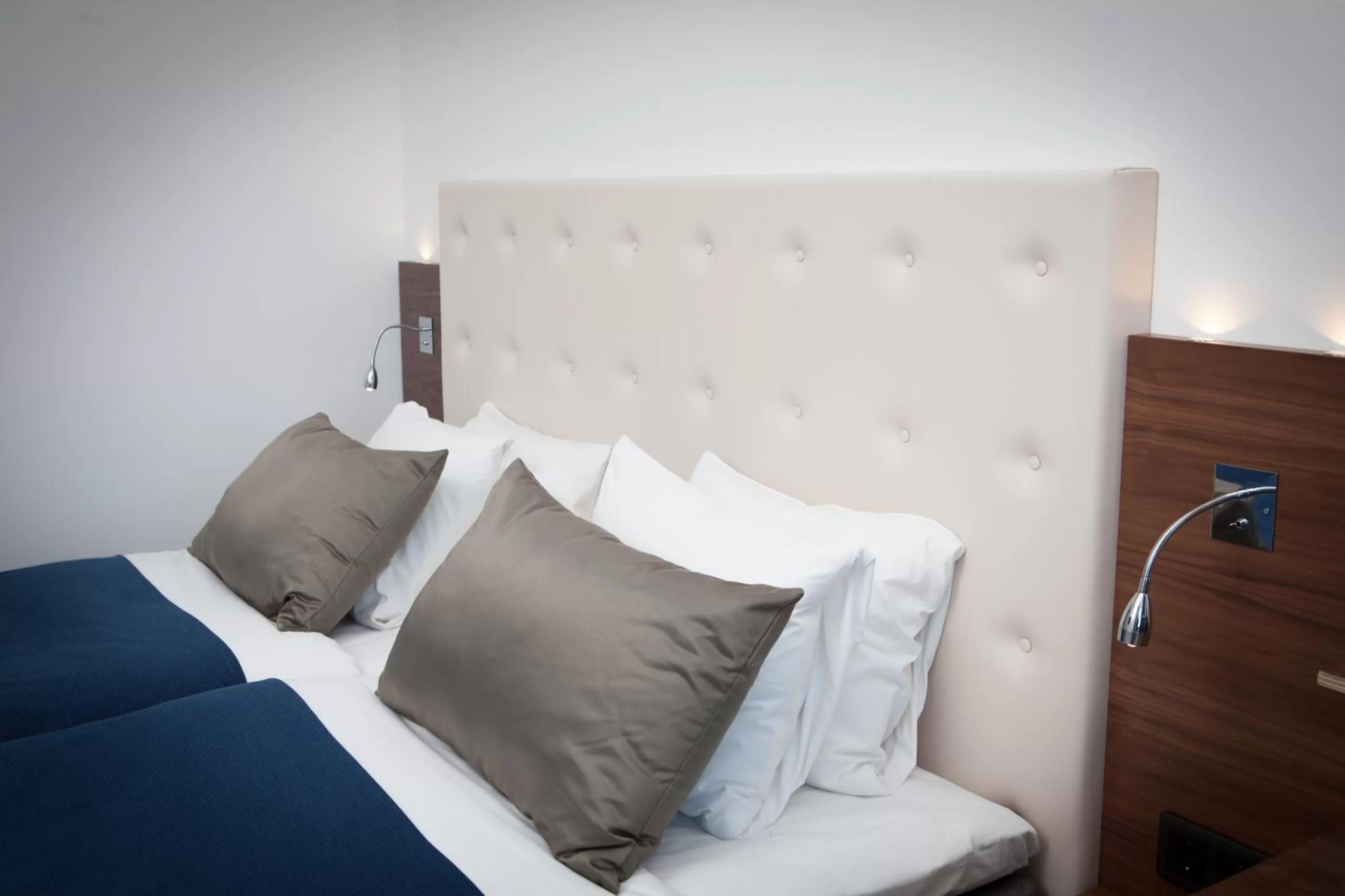 Bed in Best Western Hotel River C