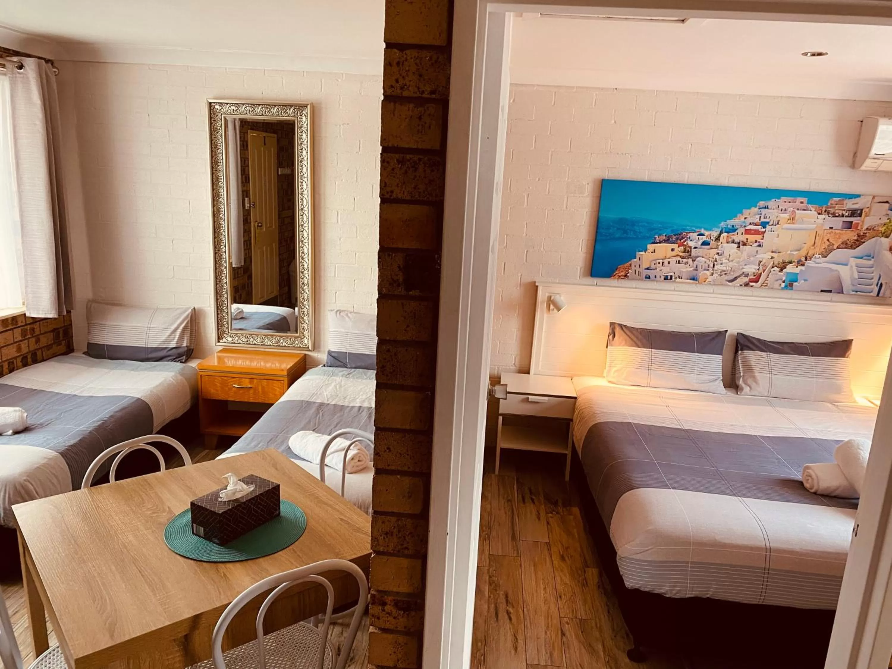 Photo of the whole room, Bed in Buccaneer Motel