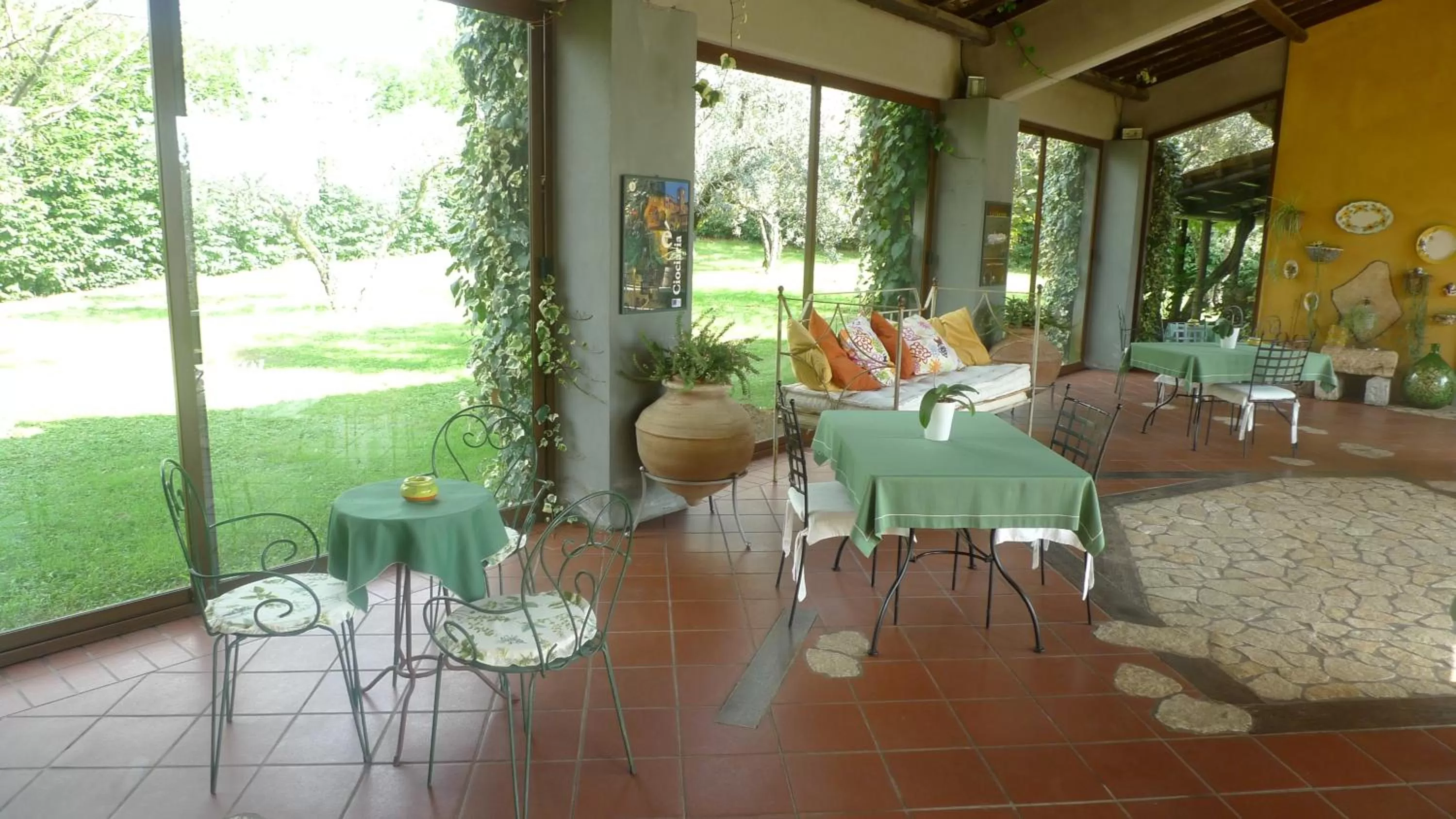 Restaurant/places to eat in Le Ninfee