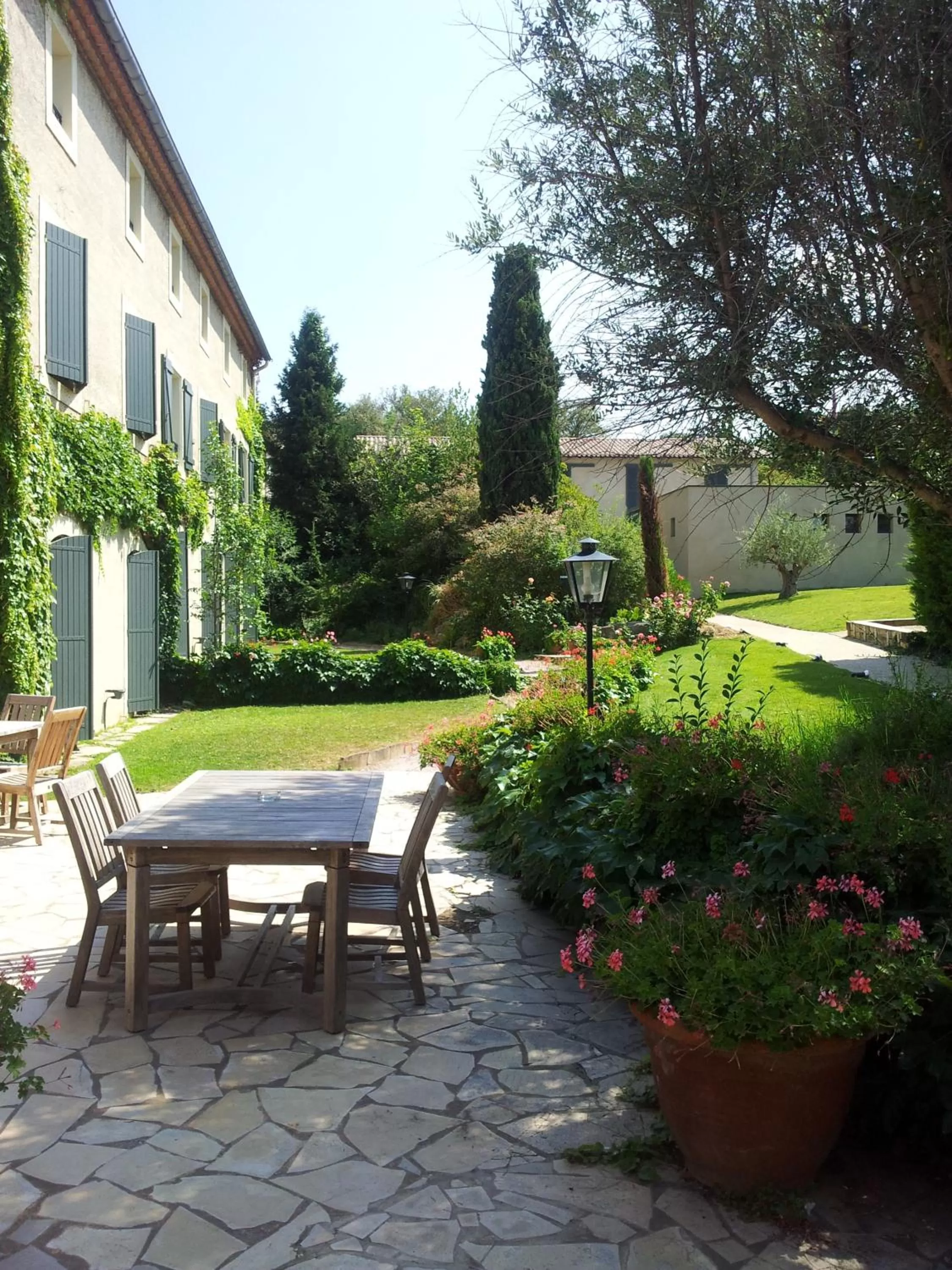 Patio in Mercure Carcassonne La Cité