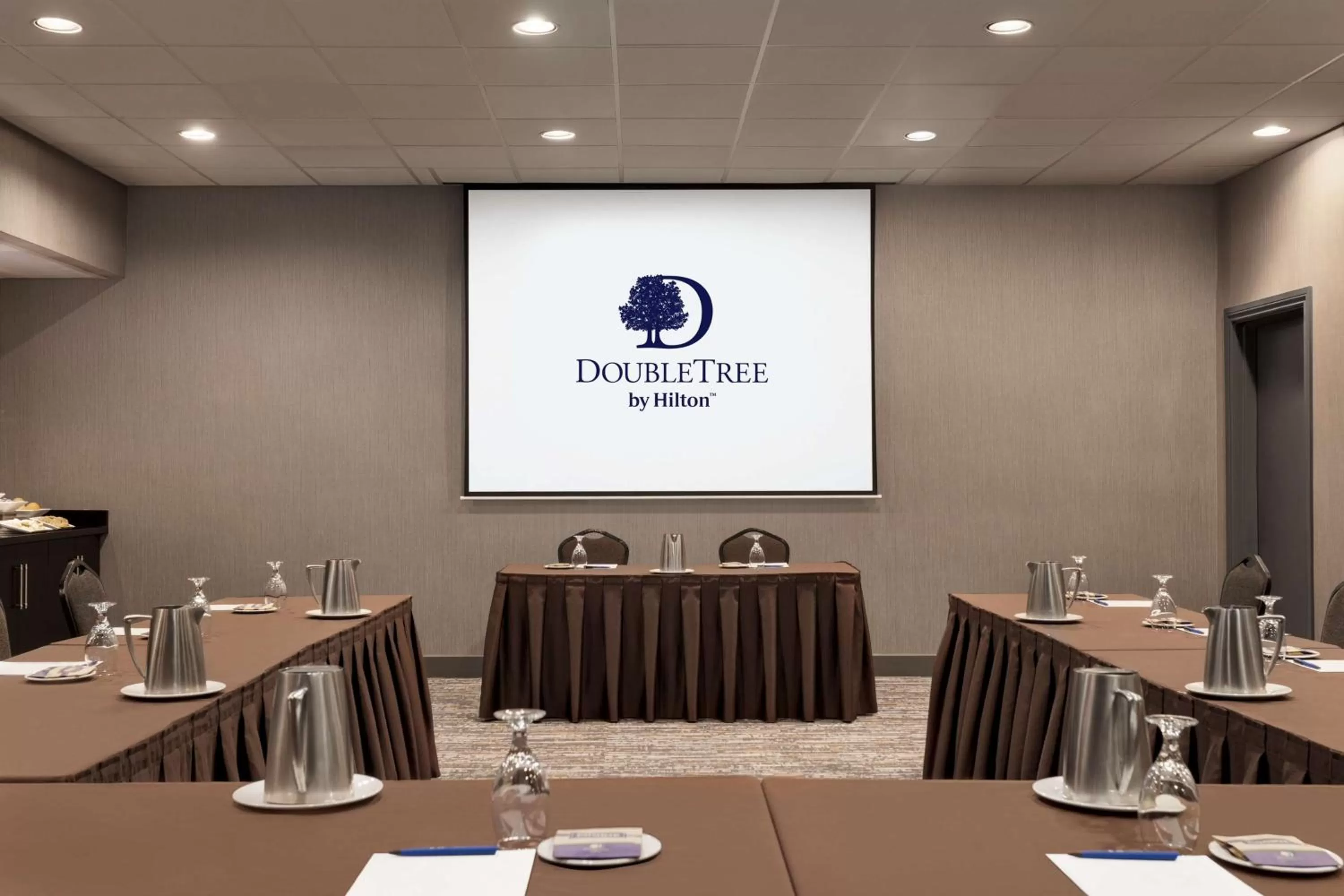 Meeting/conference room in Doubletree By Hilton Pointe Claire Montreal Airport West