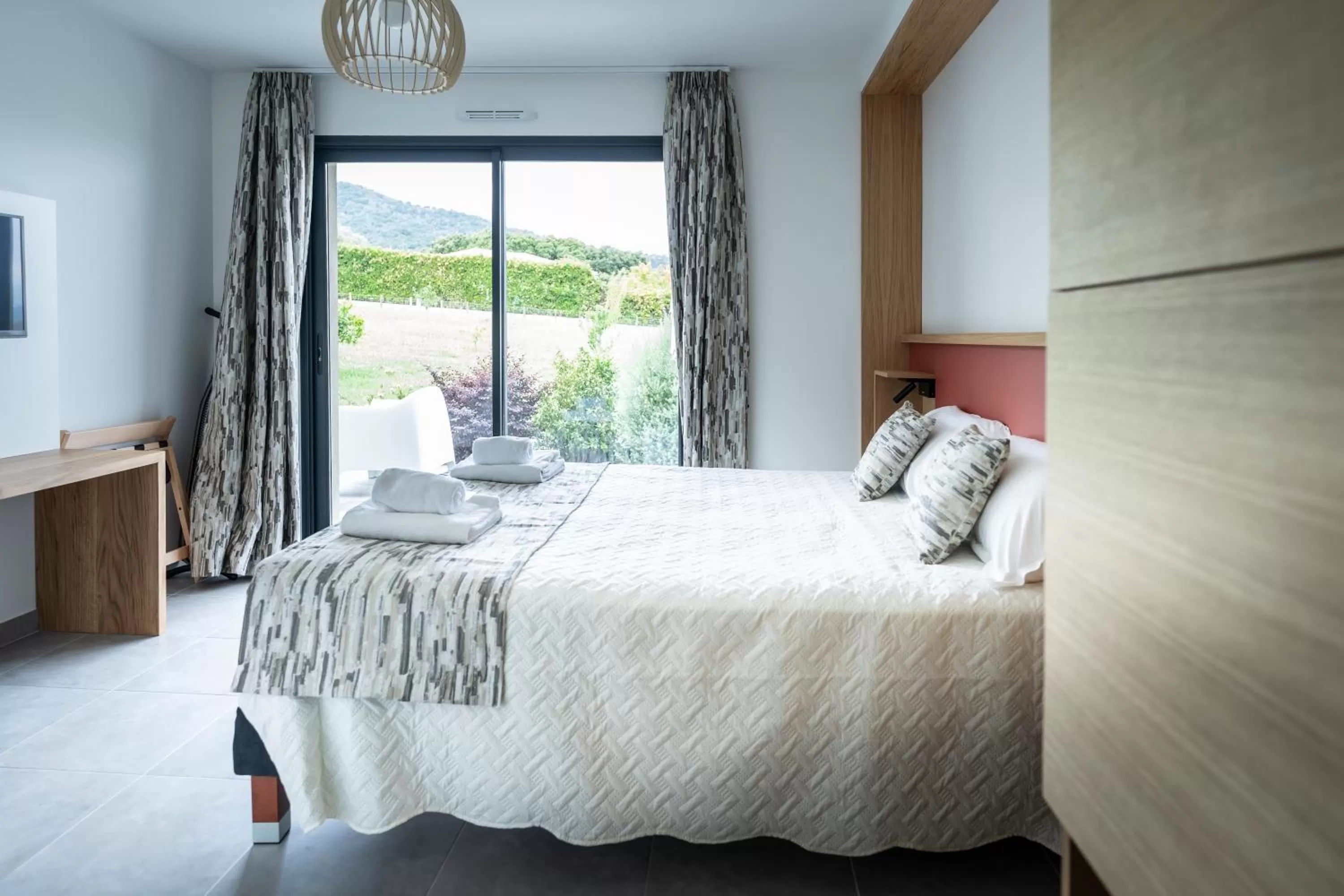 Bedroom, Bed in hôtel résidence a torra