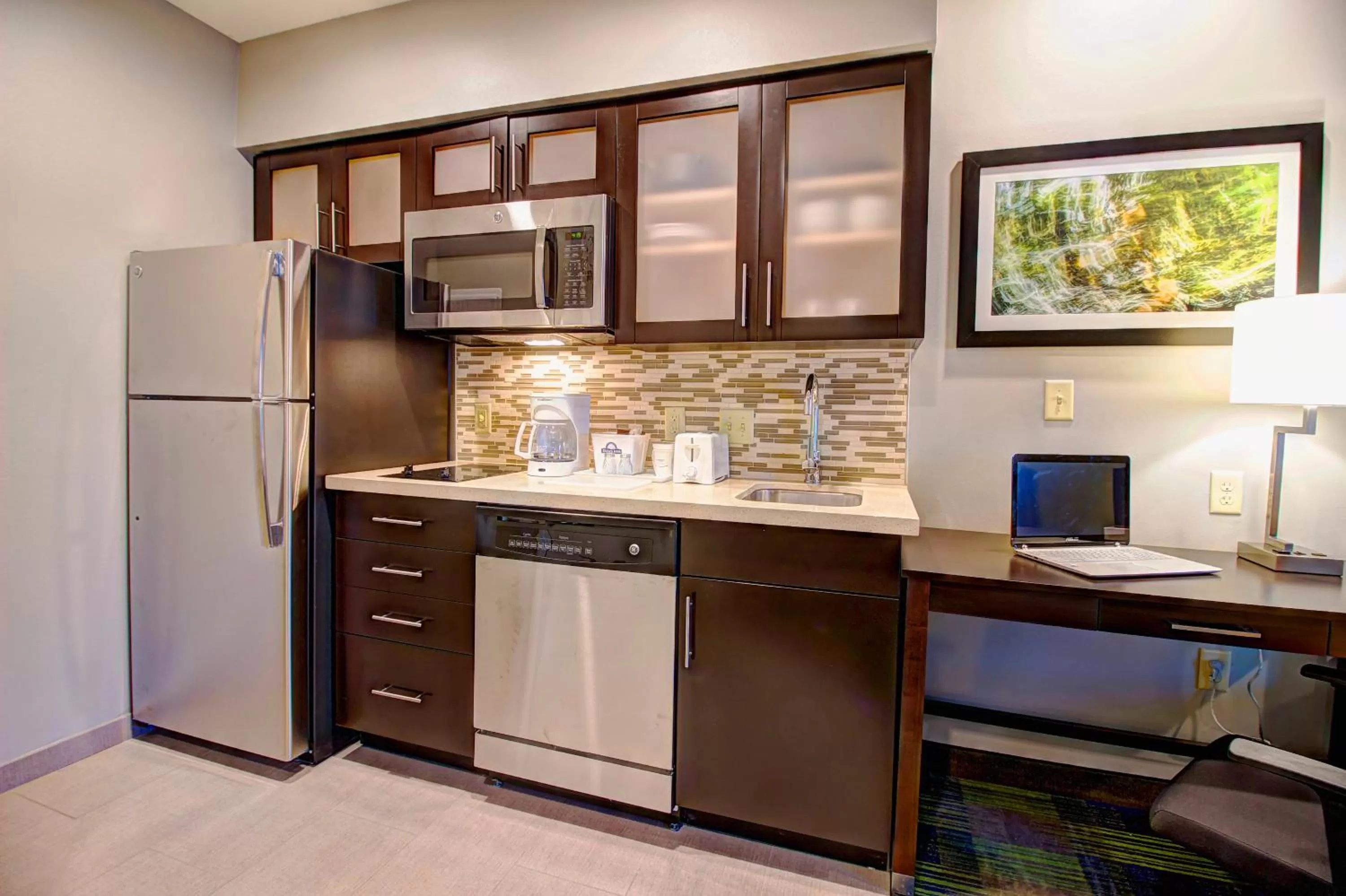 Kitchen or kitchenette in Days Inn & Suites by Wyndham Port Arthur