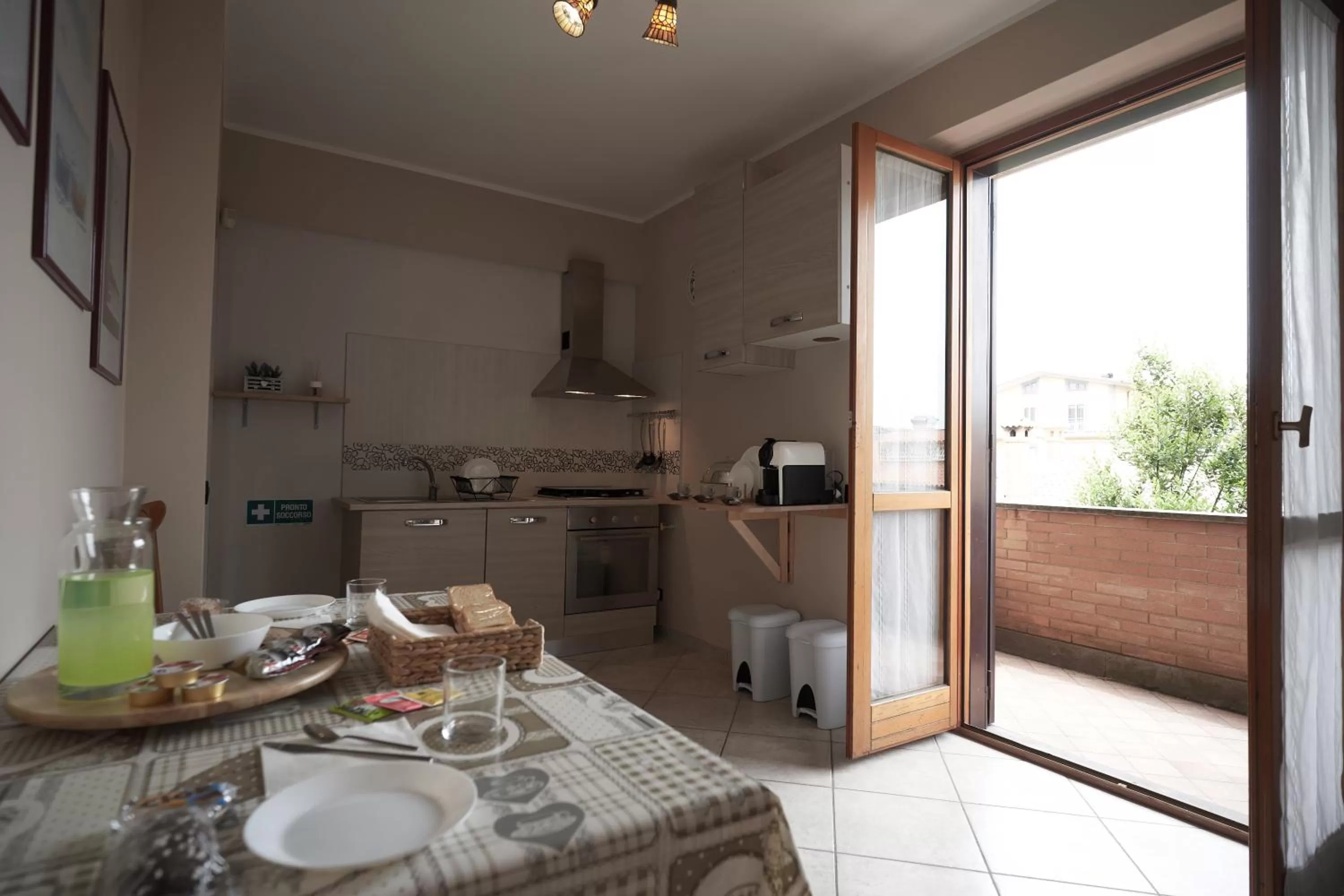 Kitchen/Kitchenette in Travelershome Ciampino B&Bs