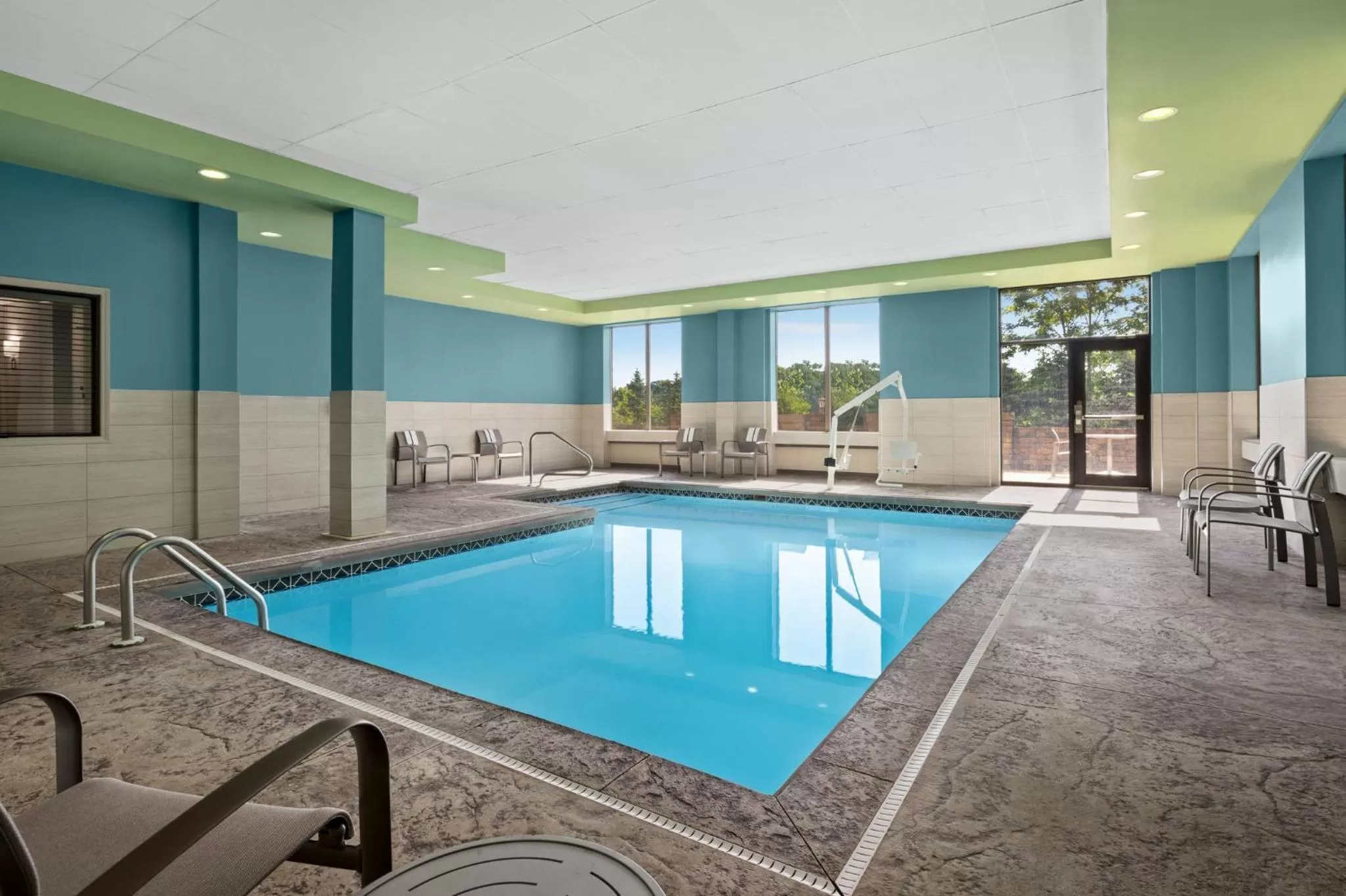 Swimming pool in Holiday Inn Express Hotel and Suites Akron South-Airport Area by IHG