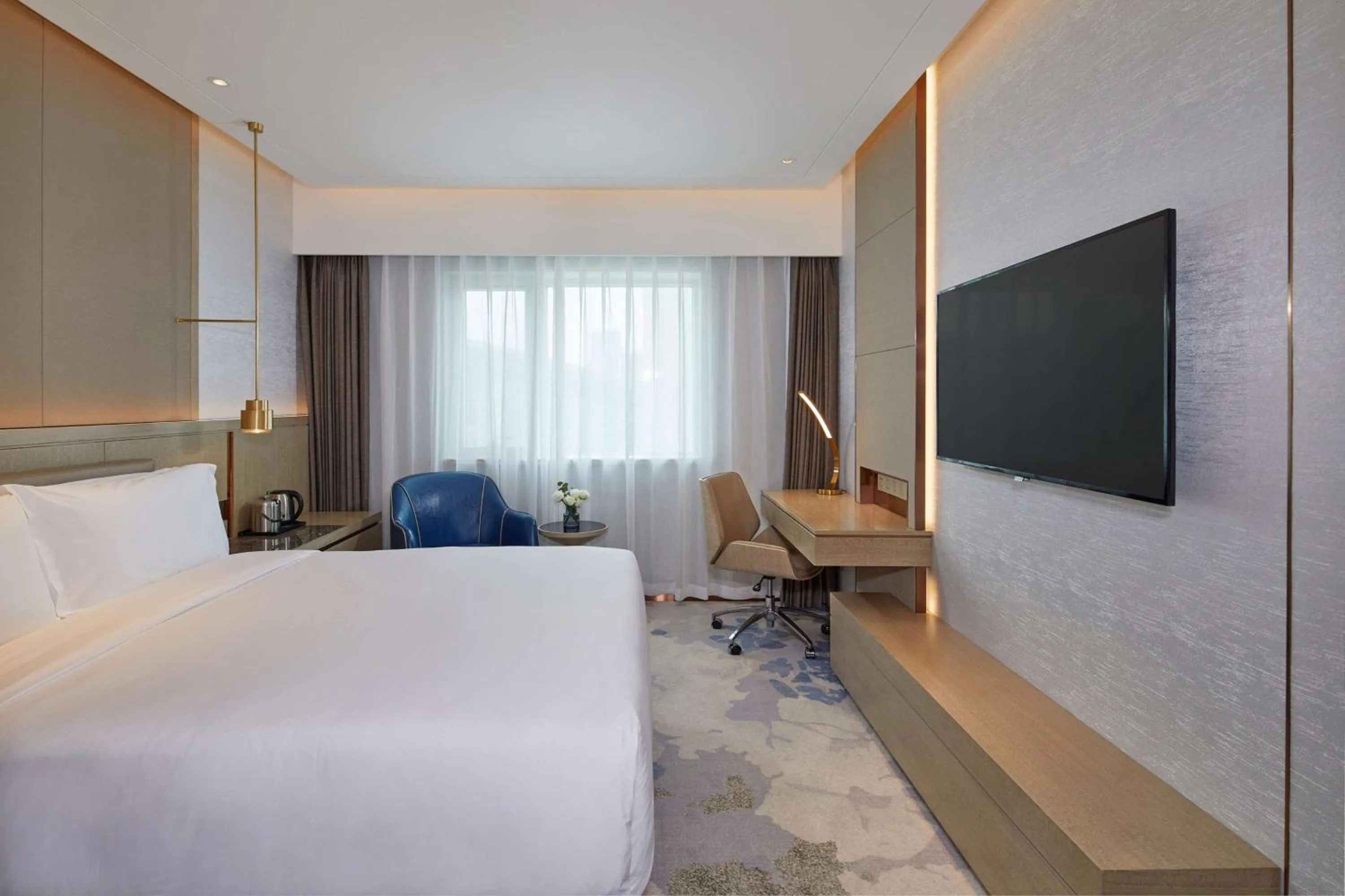 Bathroom, Bed in Park Plaza Beijing Science Park