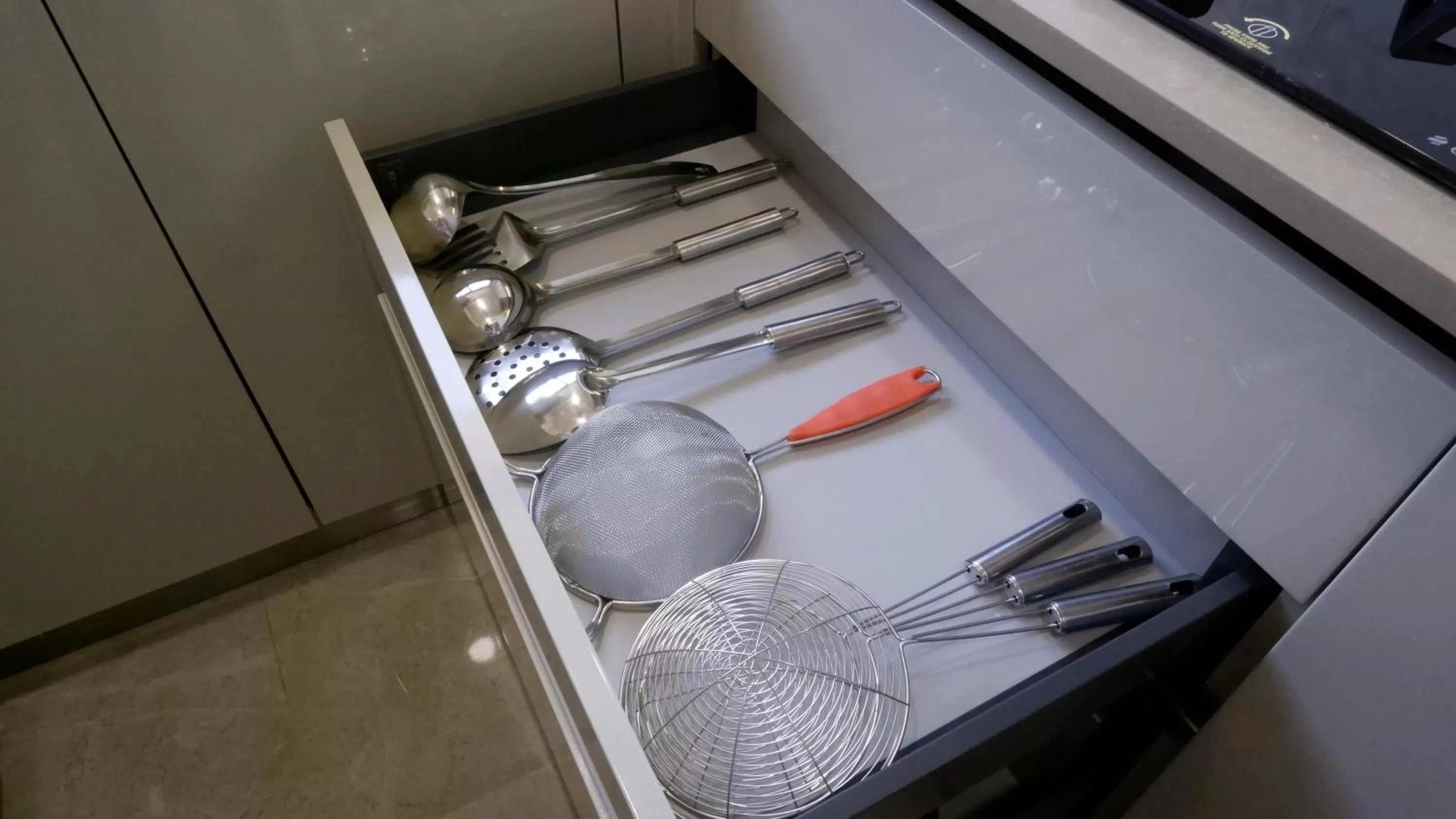 Kitchen or kitchenette in RELOhomes Serviced Apartment