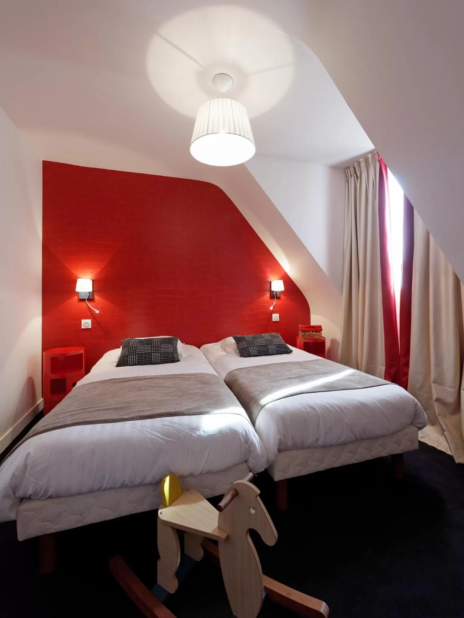 Photo of the whole room, Bed in Hôtel La Résidence des Artistes