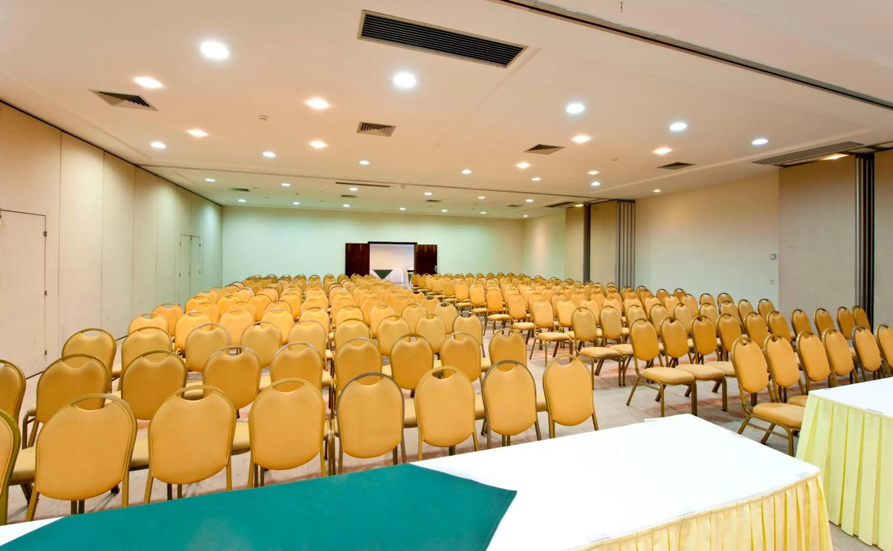 Business facilities in Rifoles Praia Hotel e Resort