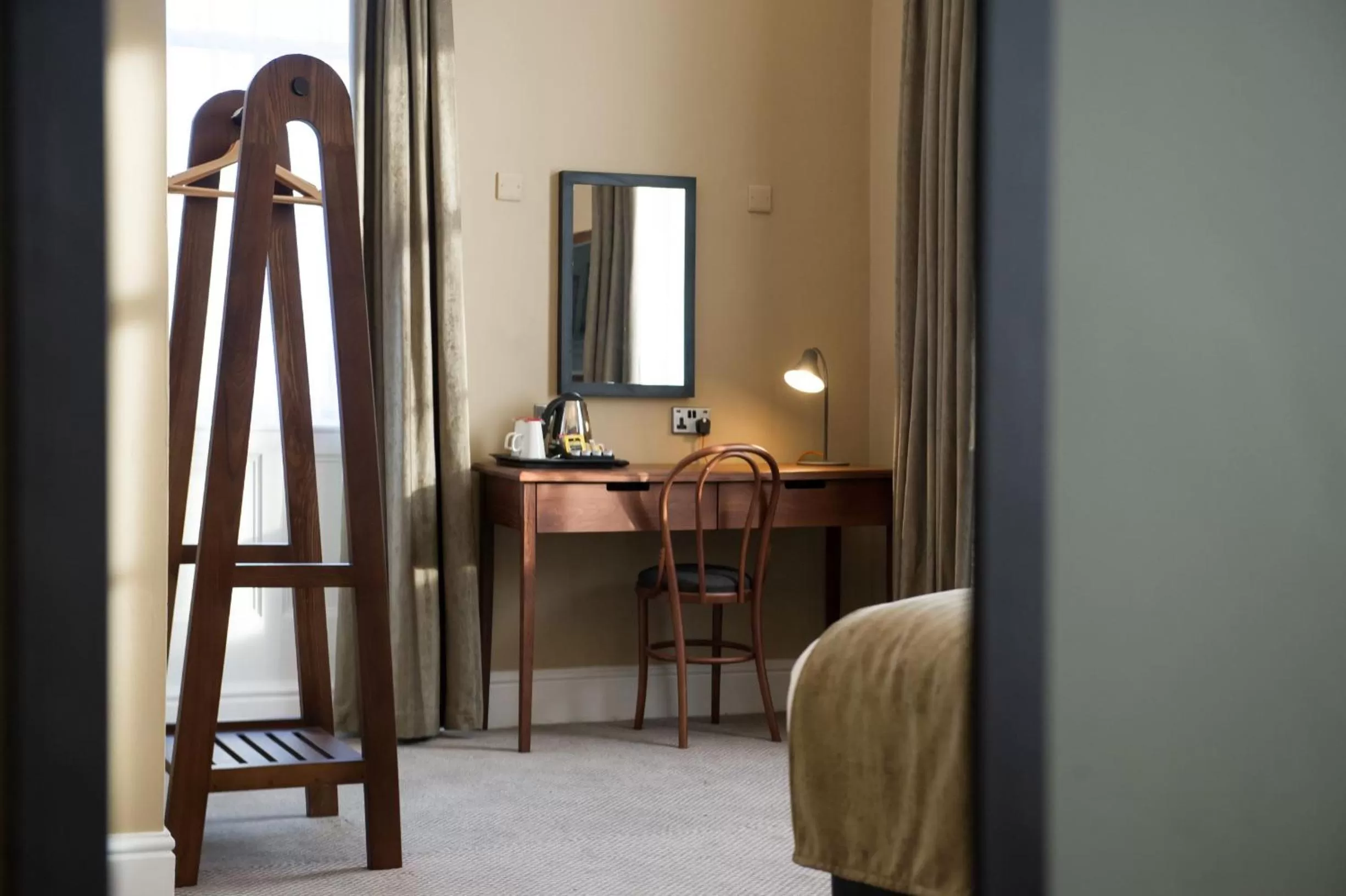 Photo of the whole room, Bed in The Cheshire Cat by Innkeeper's Collection