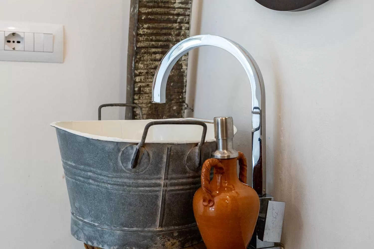 Bathroom in Crobi Museum and Suites