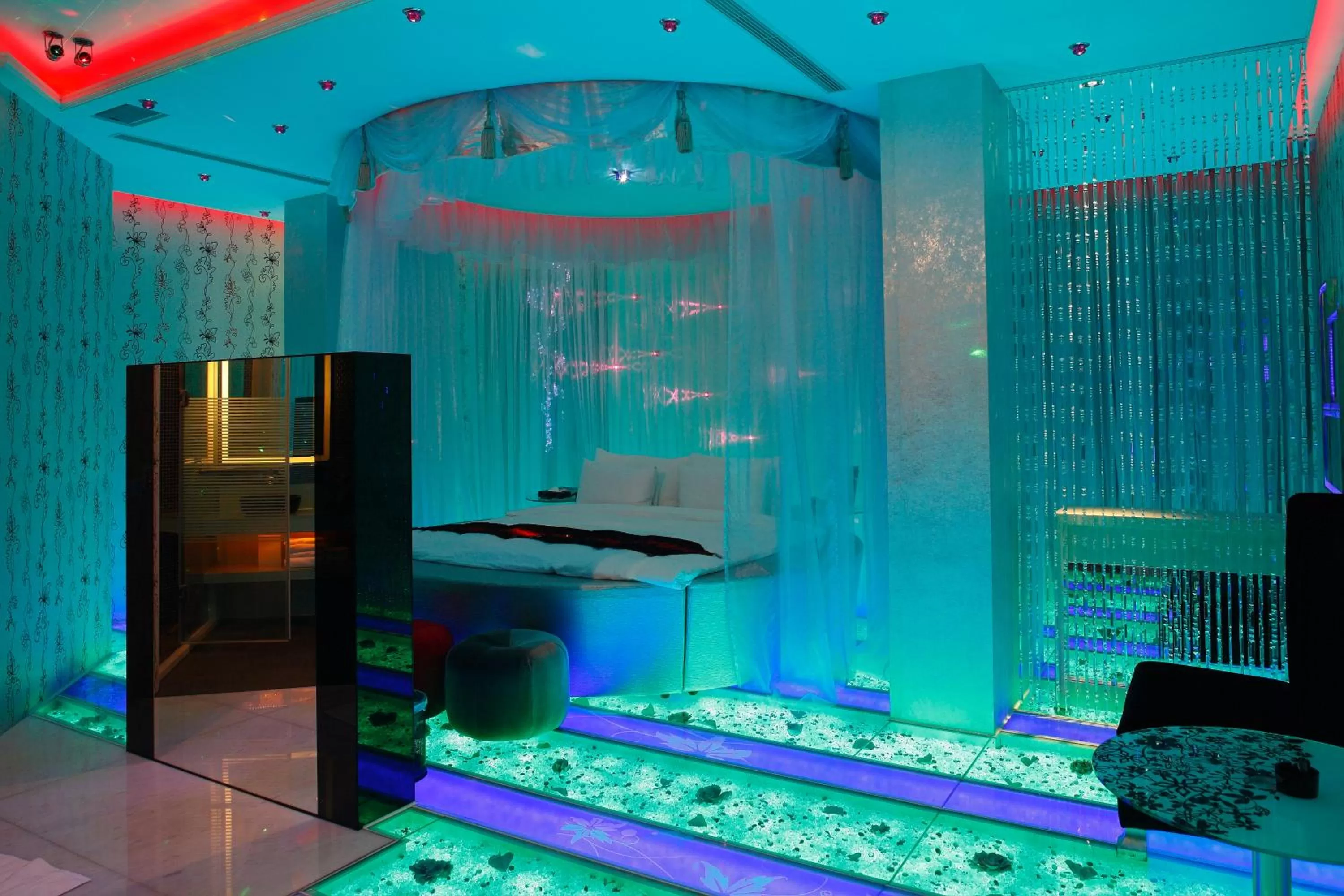 Photo of the whole room in Dryad Motel