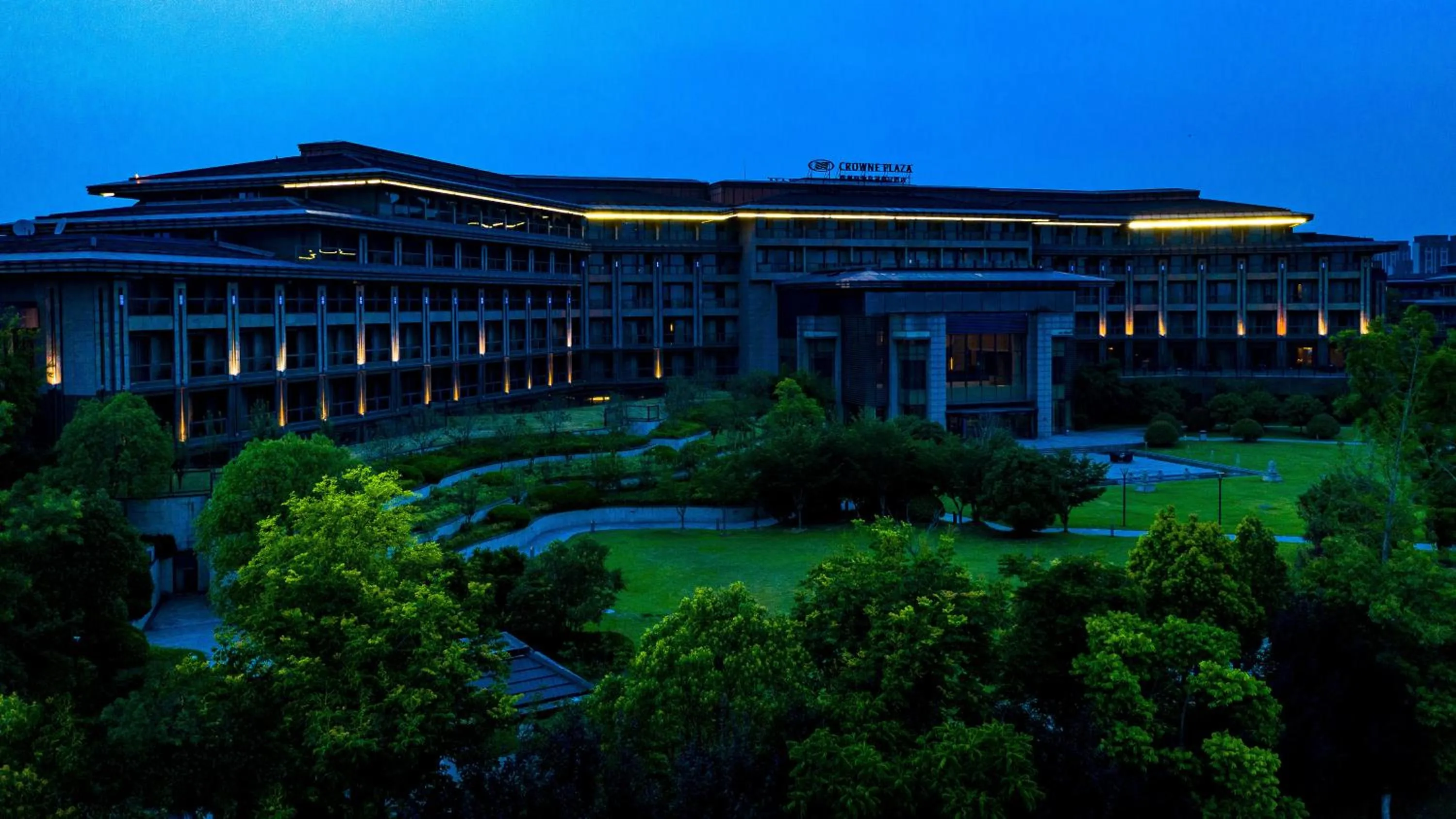 Property building in Crowne Plaza Xuzhou Dalong Lake by IHG