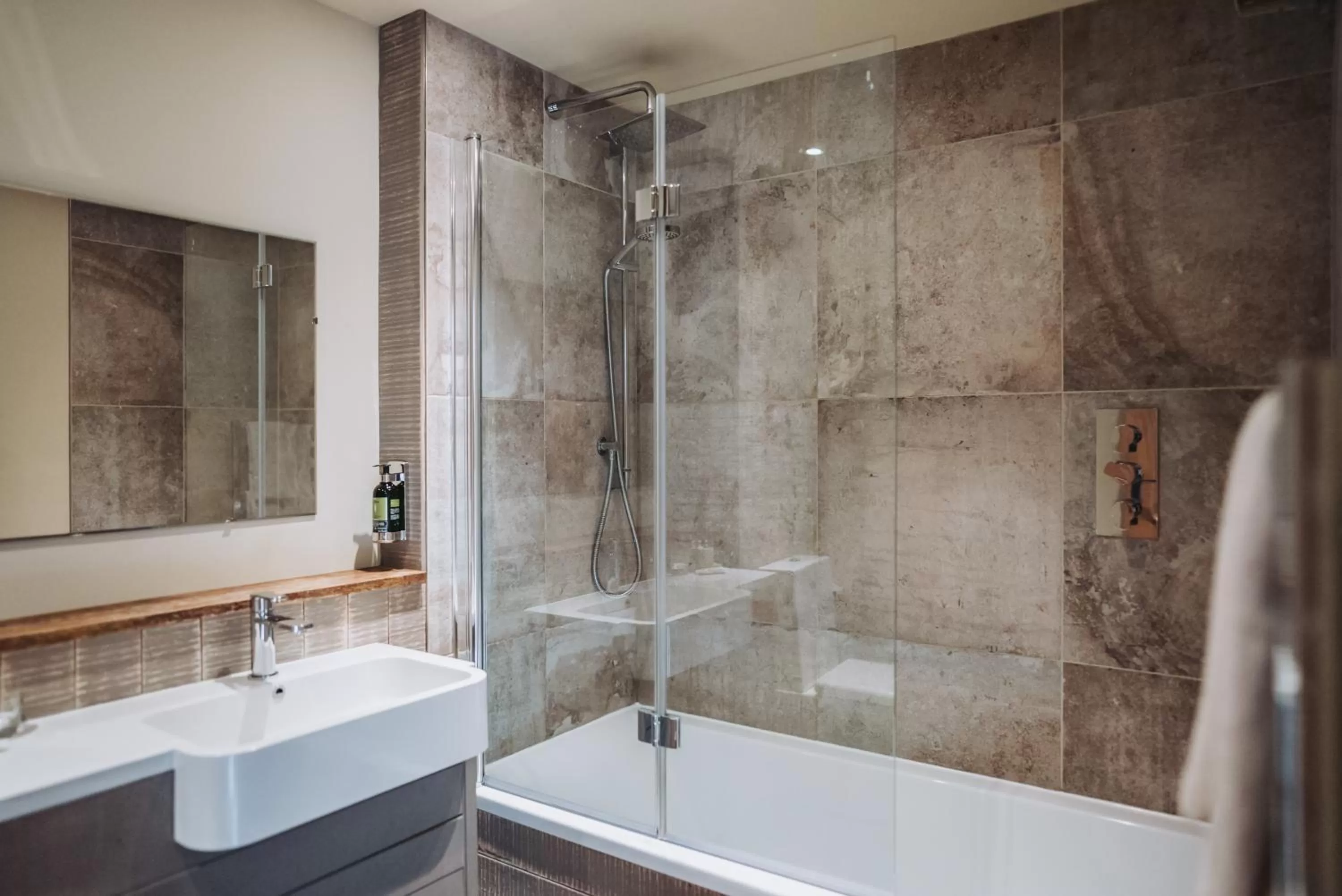 Shower in The Assheton Arms