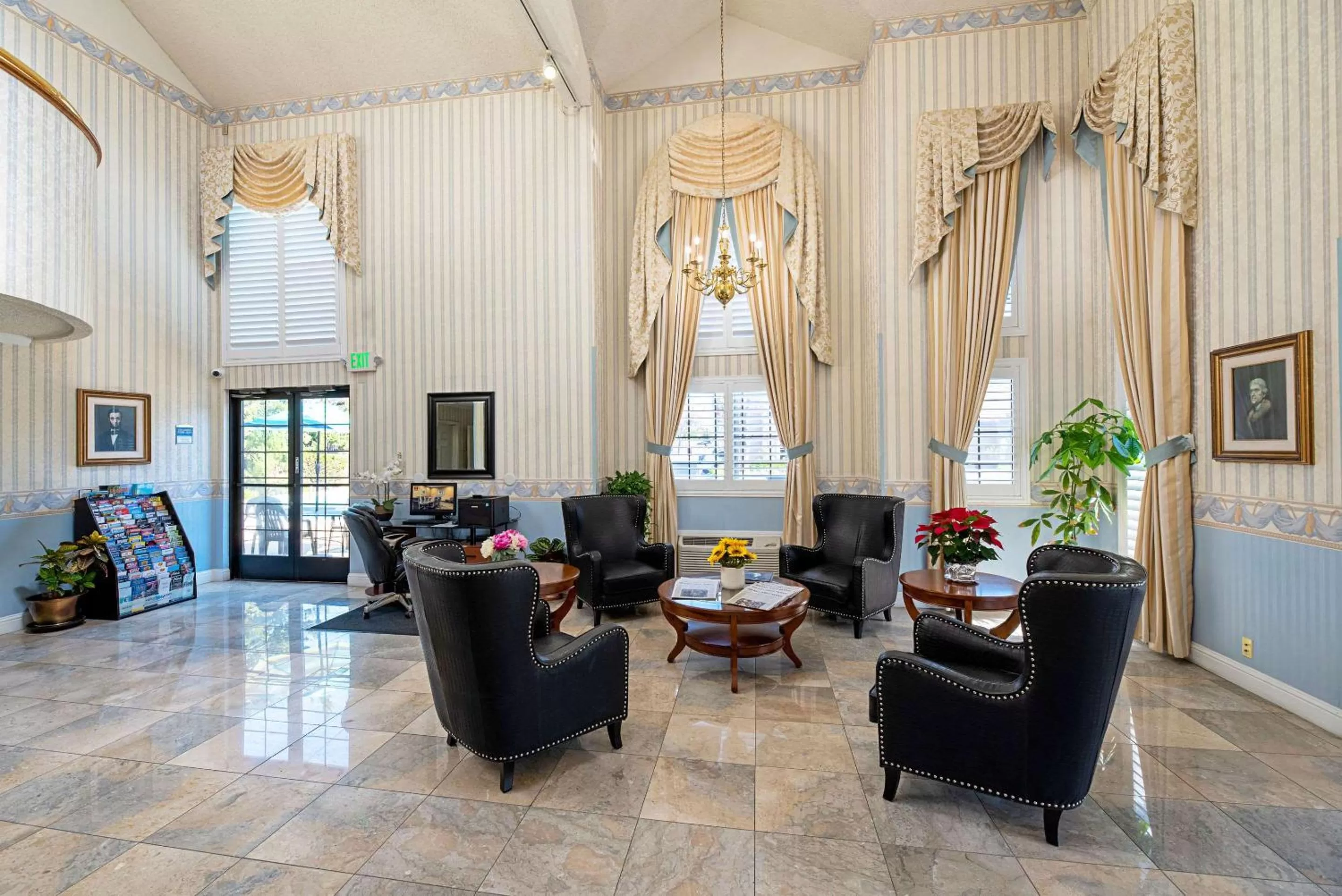 Lobby or reception in Clarion Inn Silicon Valley