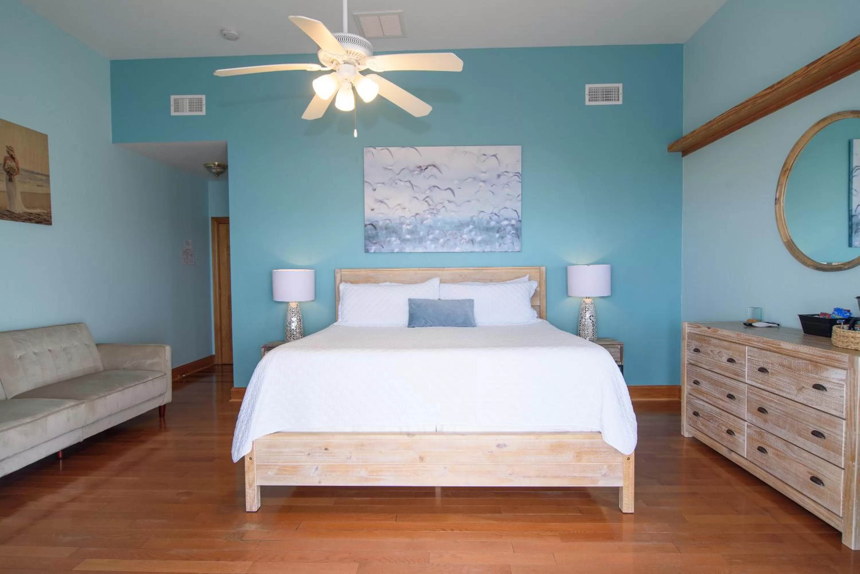 Bed in The Inn on Pamlico Sound