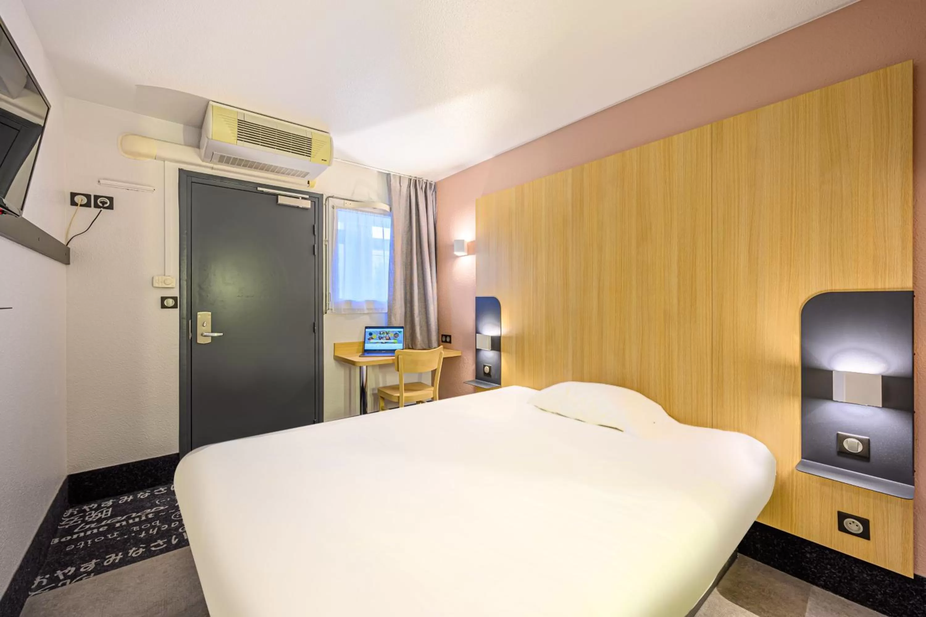 Double Room - Disability Access in B&B HOTEL Lorient Lanester