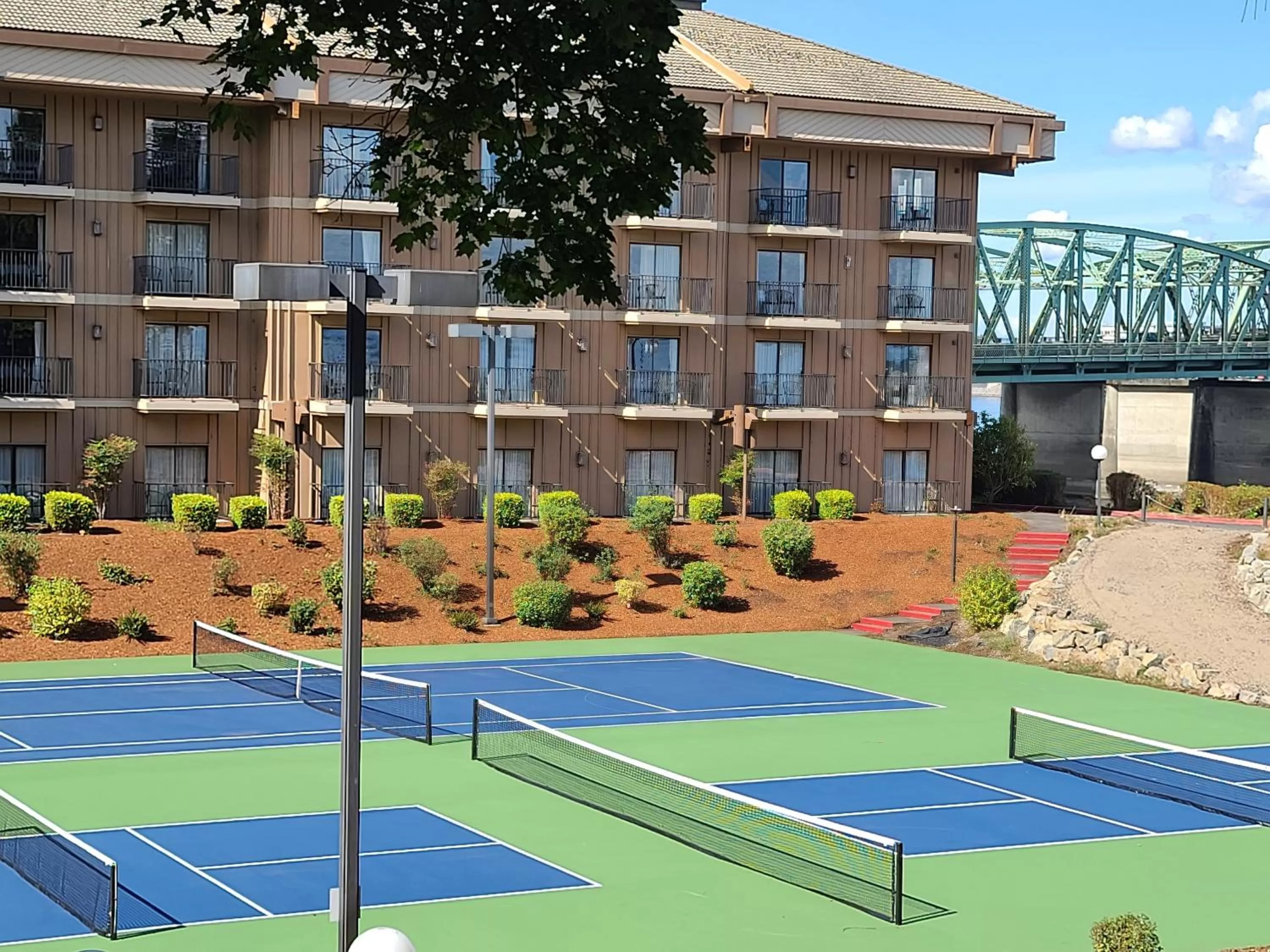 Tennis court in Holiday Inn Portland - Columbia Riverfront by IHG