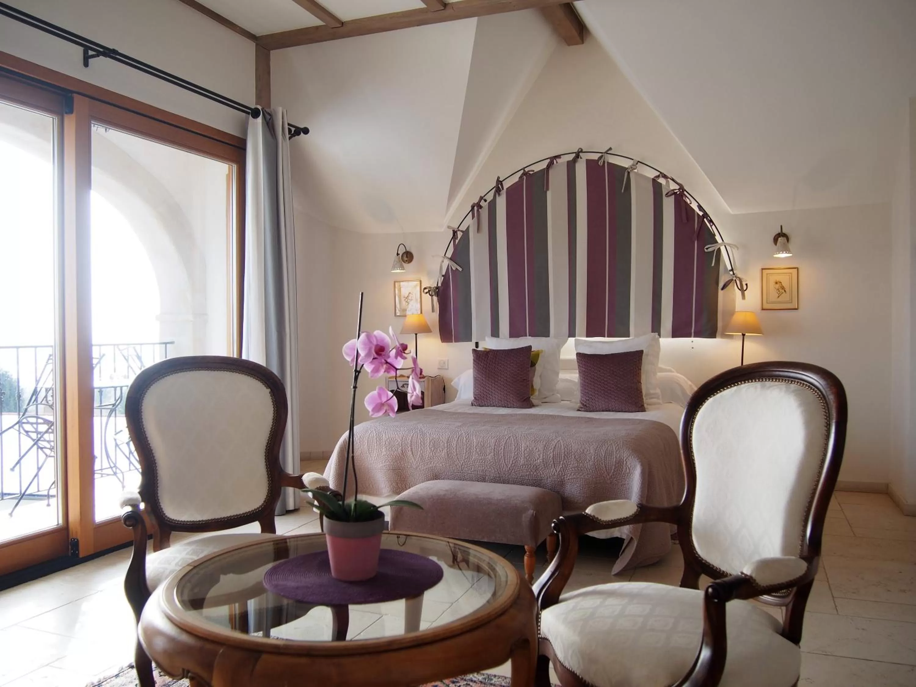 Bed in Les Lumières de Genève